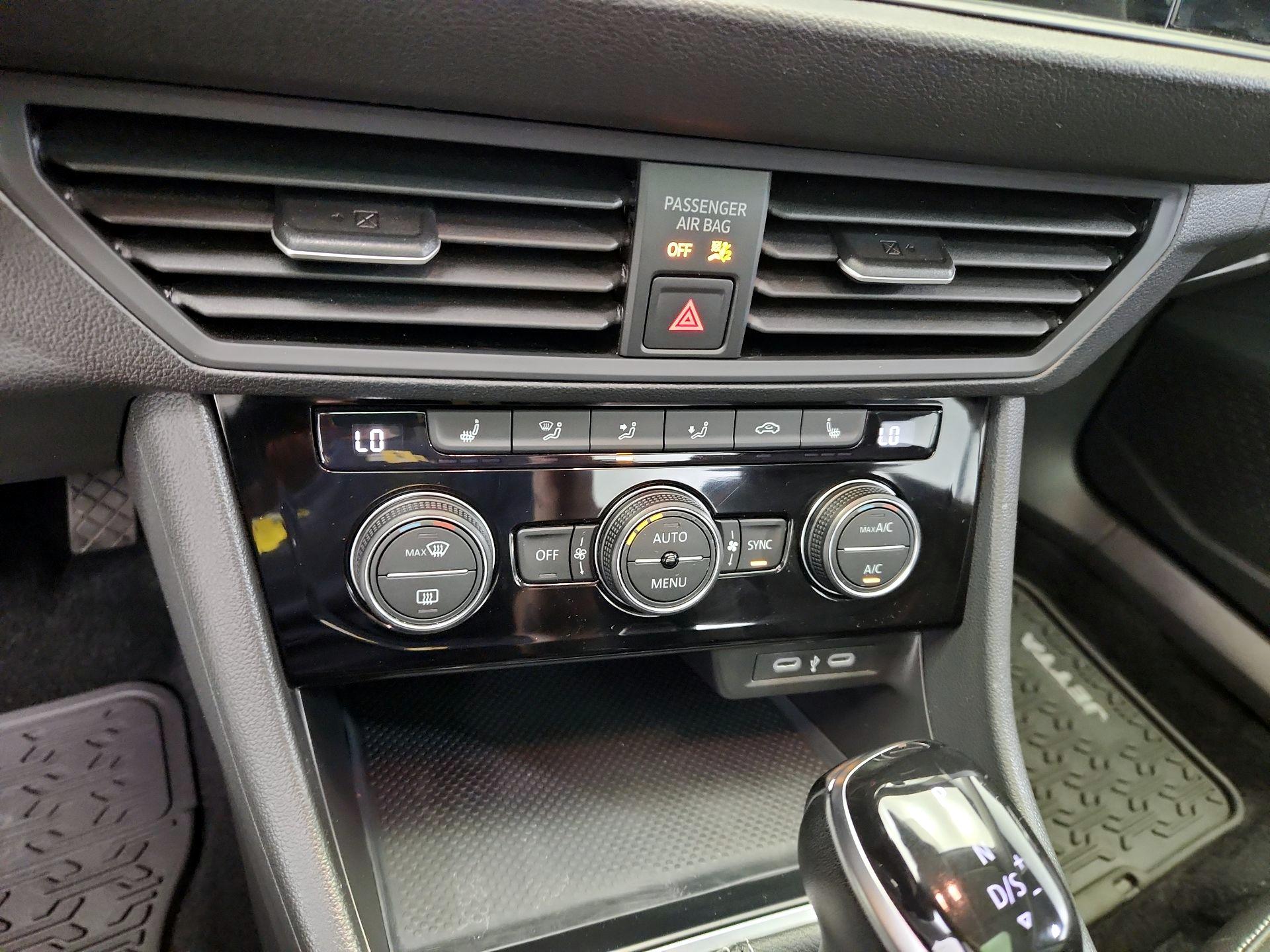 Thumbnail: 2024 Volkswagen Jetta - 16