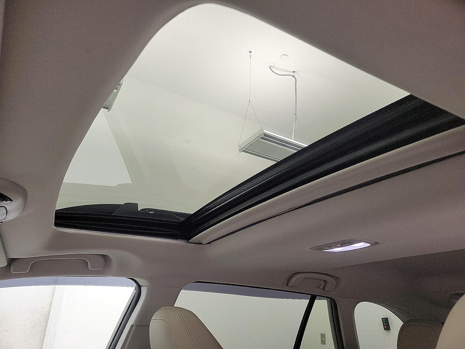 Sunroof(s) & Overhead Airbags