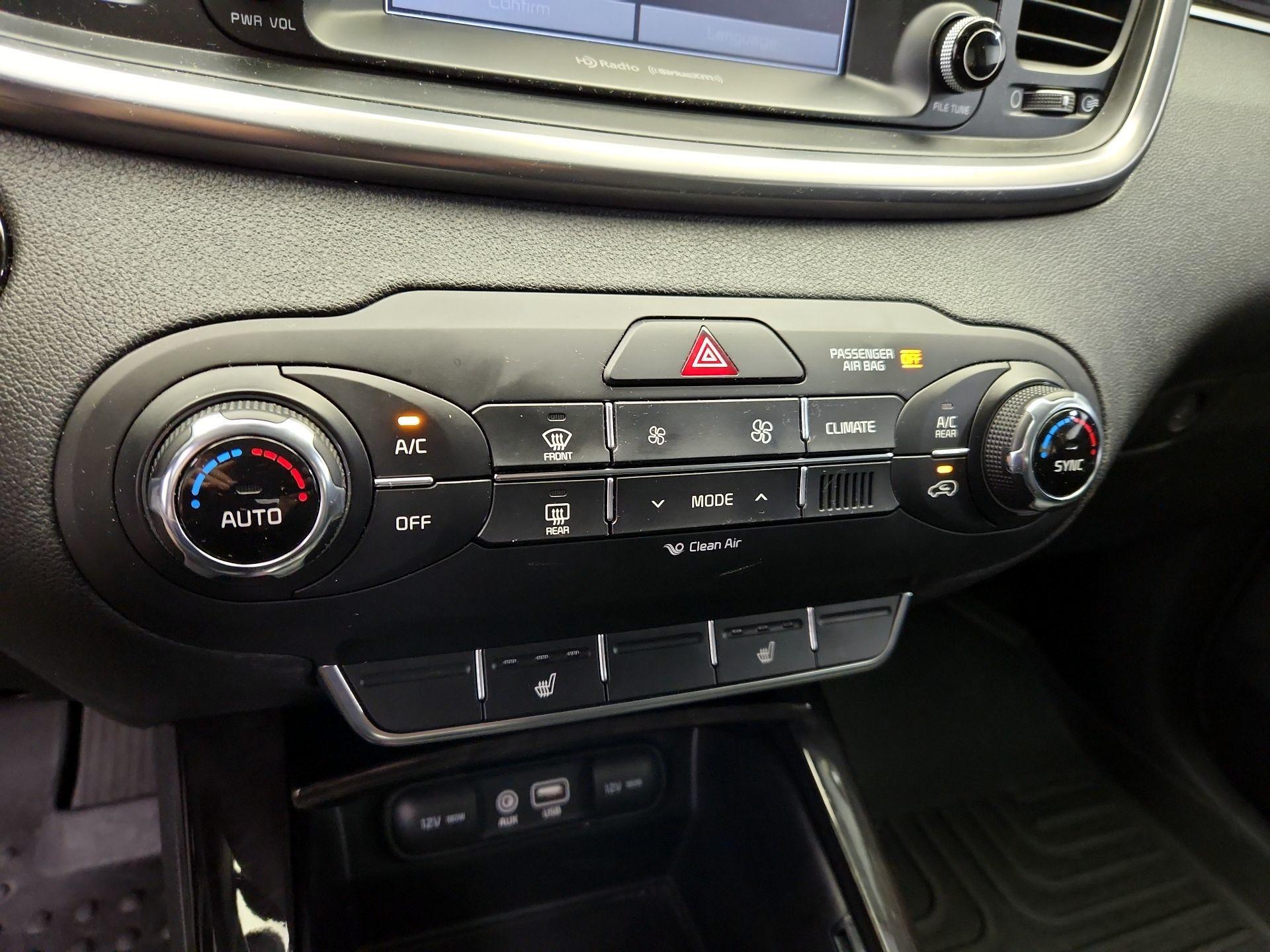 Thumbnail: 2017 Kia Sorento - 16