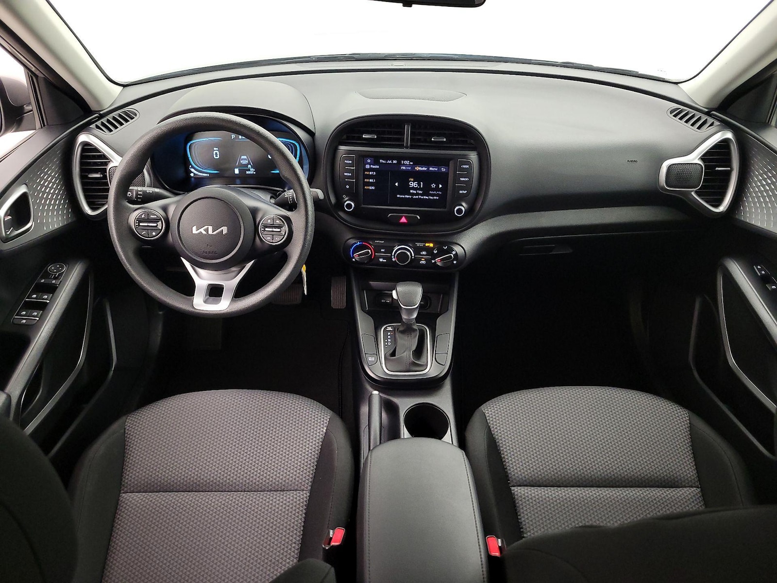 2025 Kia Soul LX - Photo 10