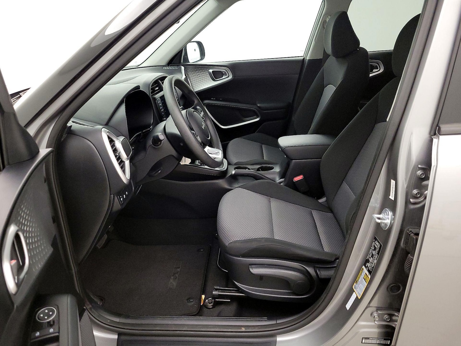 2025 Kia Soul LX - Photo 12