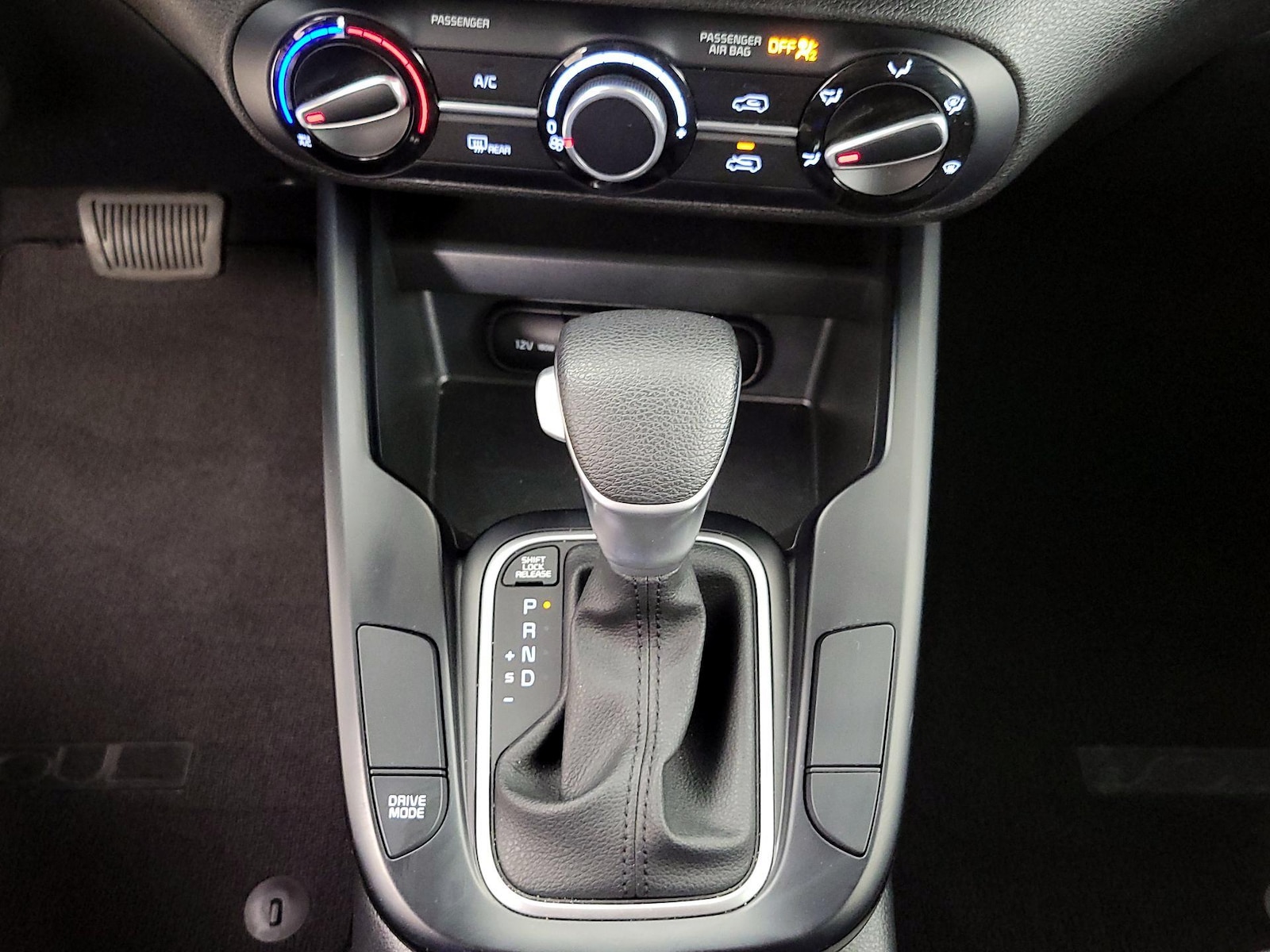 2025 Kia Soul LX - Photo 18