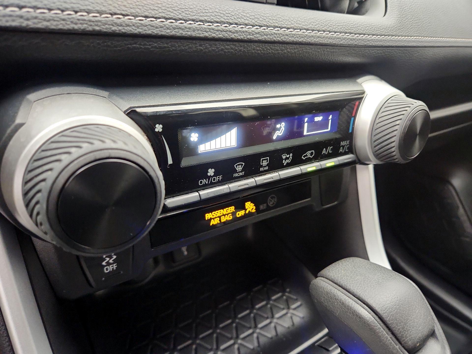 Thumbnail: 2021 Toyota RAV4 - 16