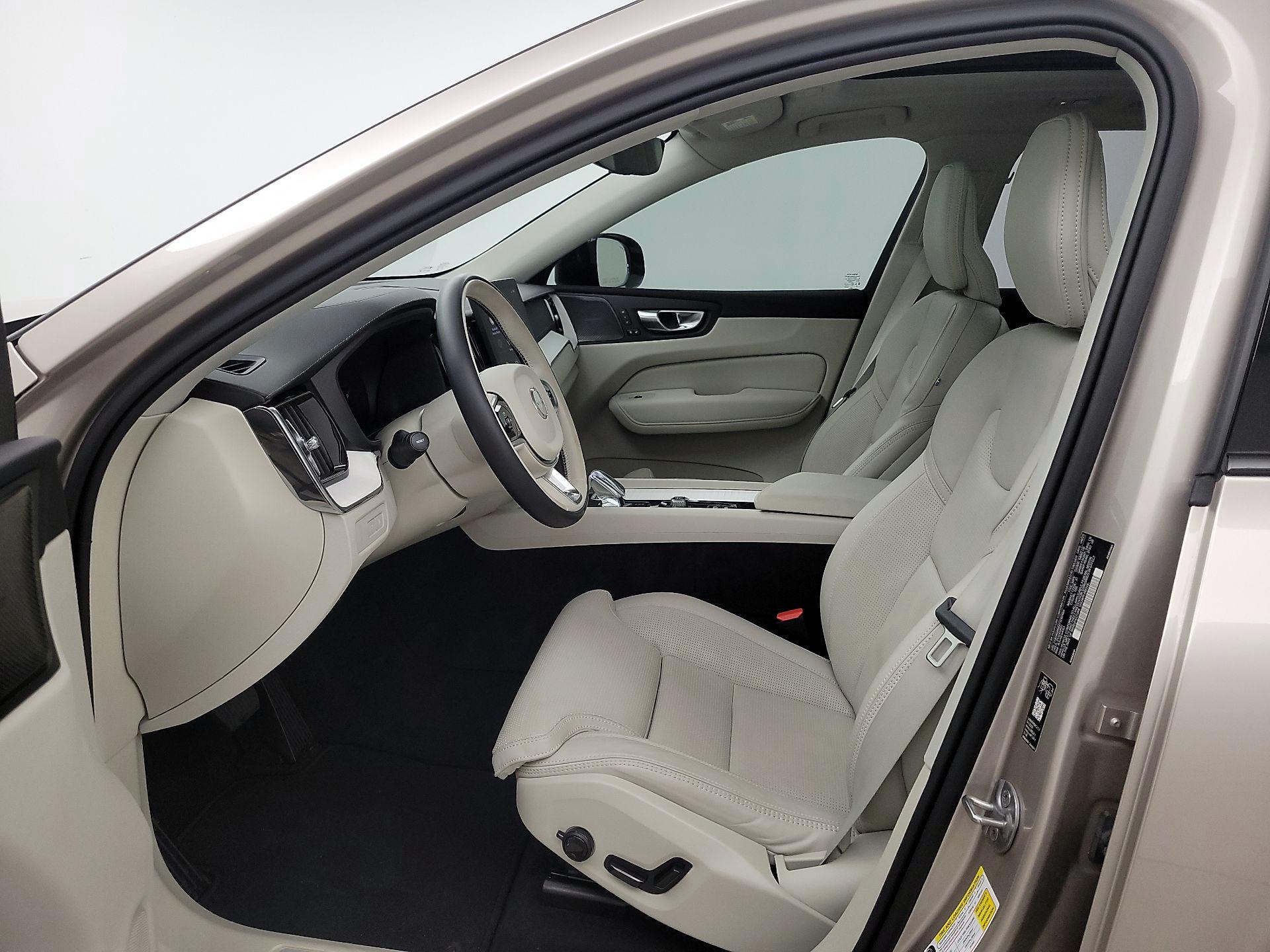 Thumbnail: 2026 Volvo XC60 - 11