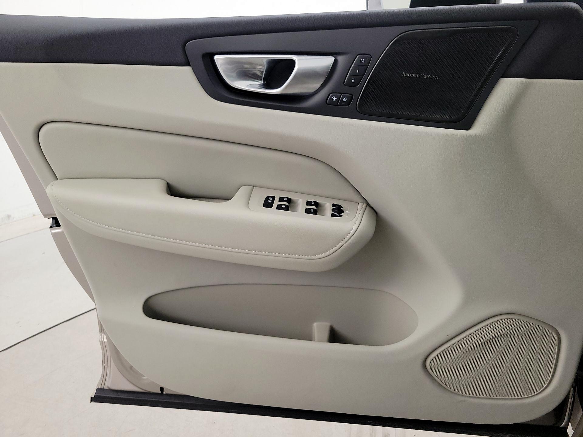 Thumbnail: 2026 Volvo XC60 - 12