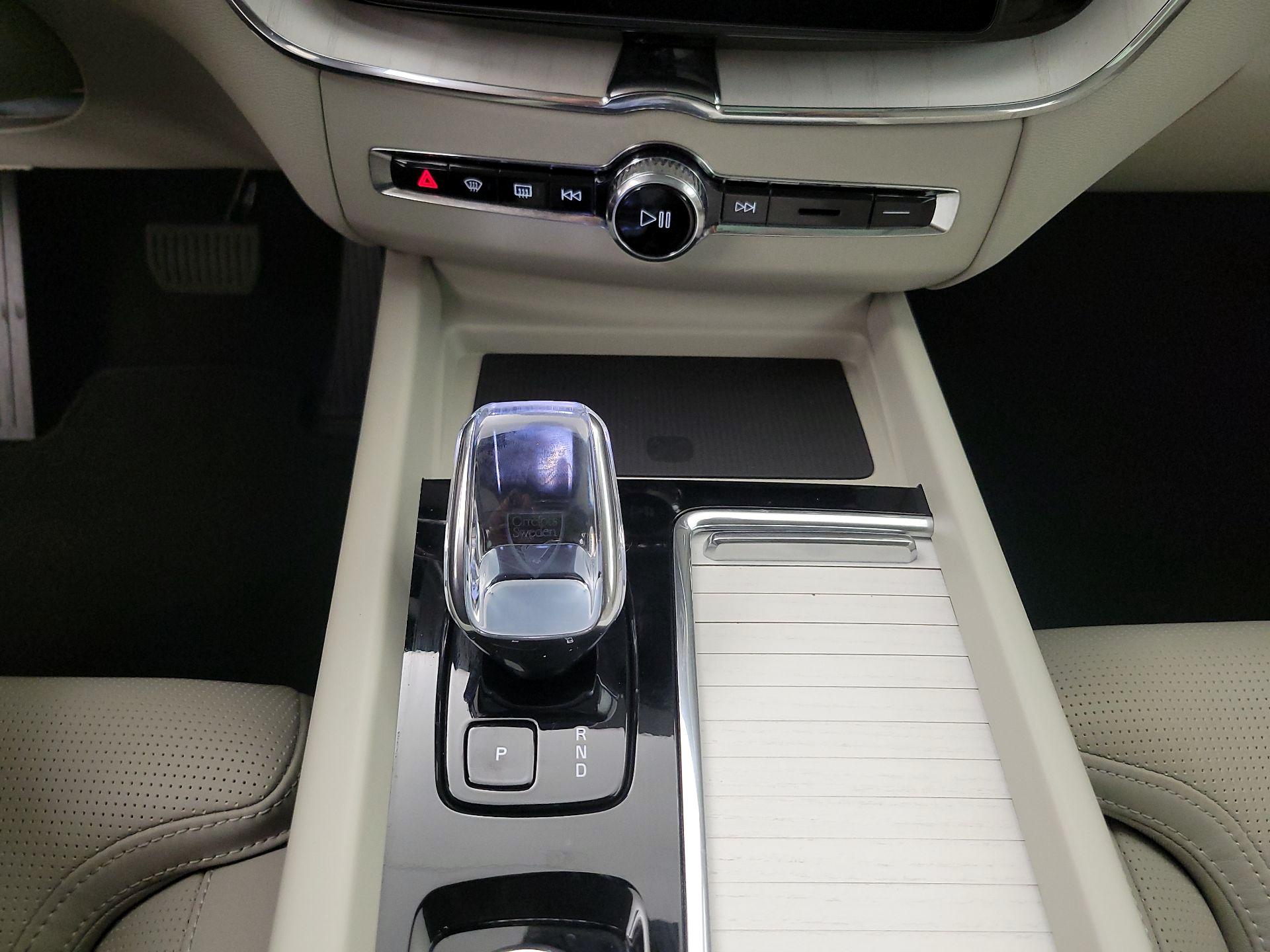 Thumbnail: 2026 Volvo XC60 - 17