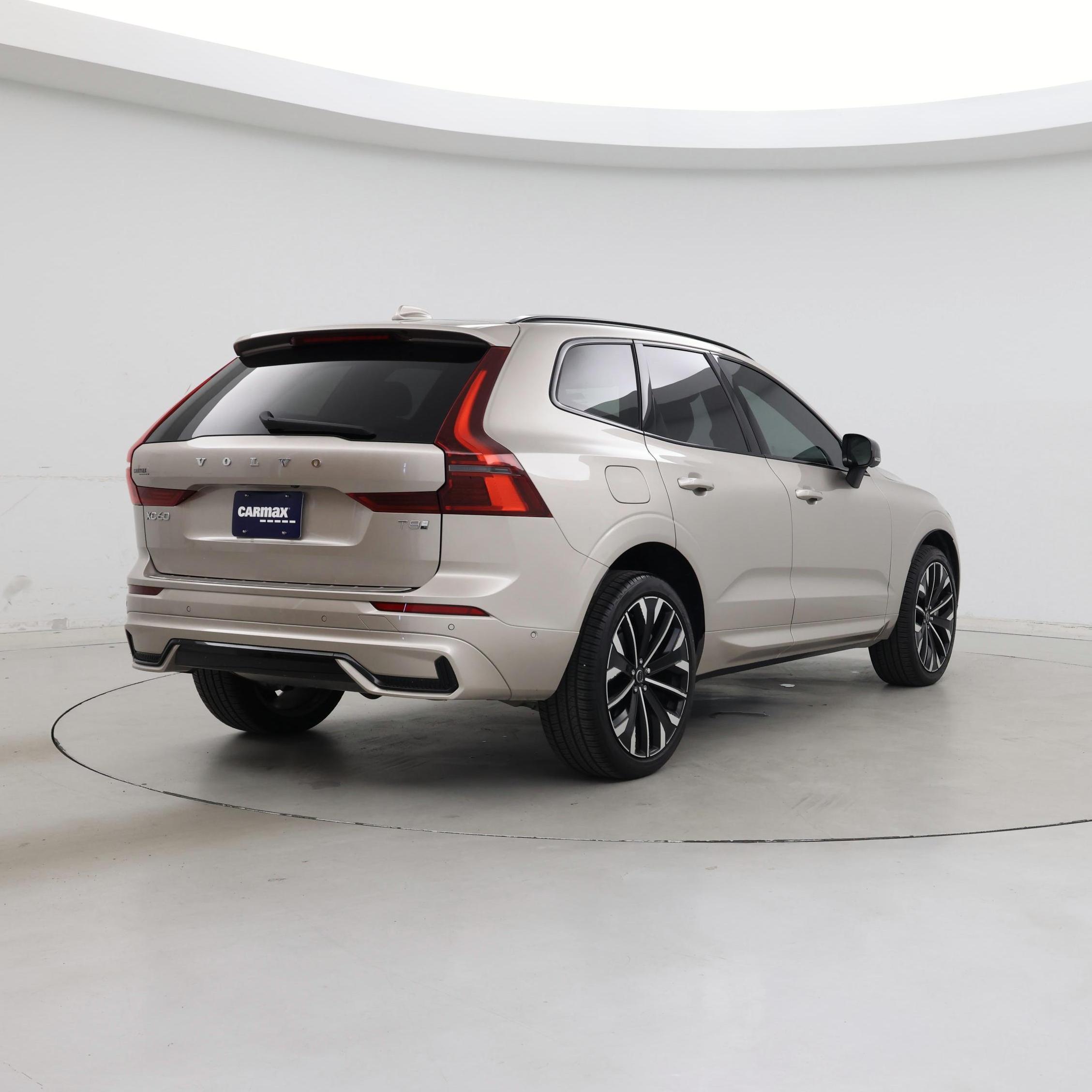 Thumbnail: 2026 Volvo XC60 - 8