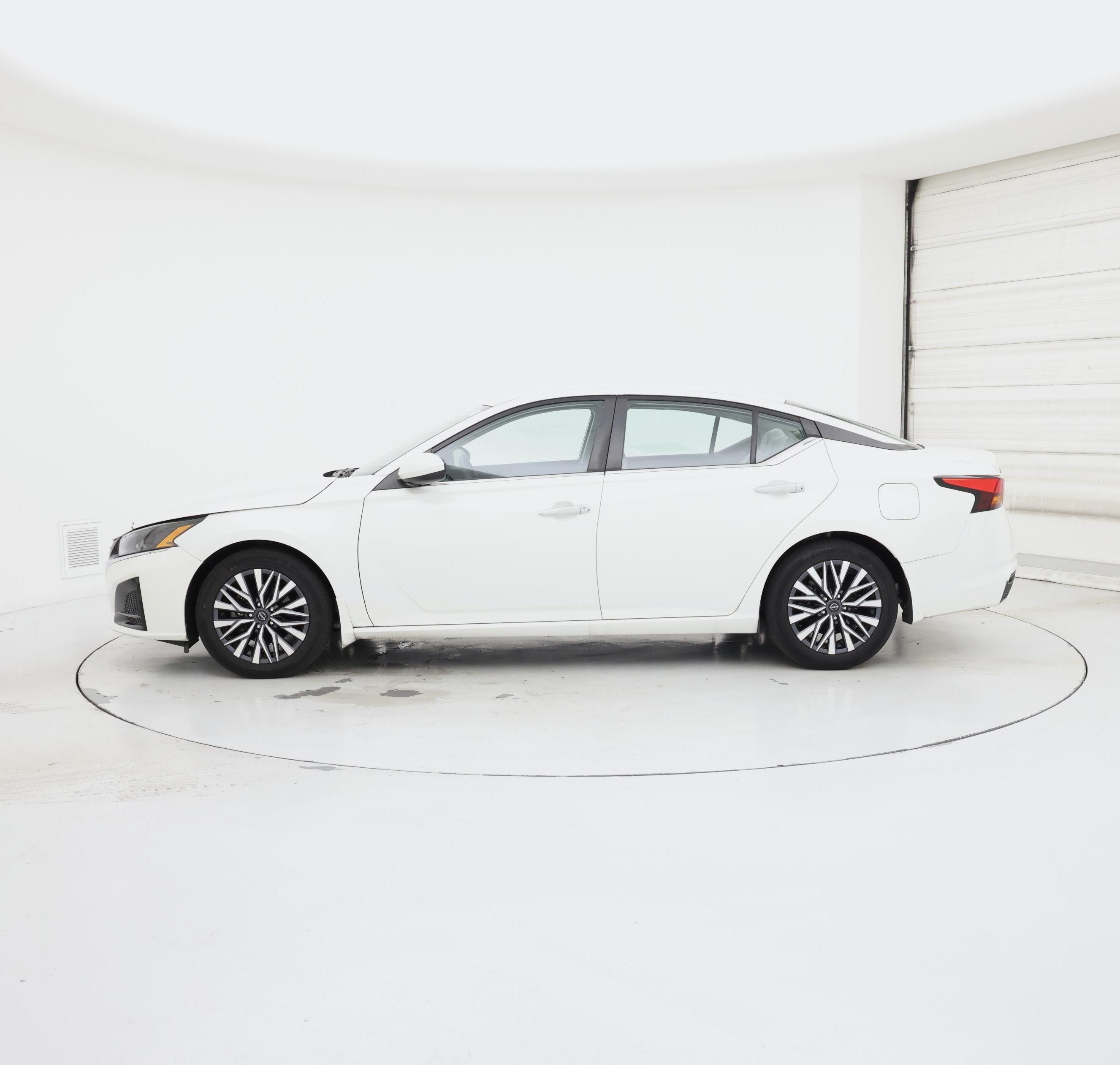 Thumbnail: 2023 Nissan Altima - 3