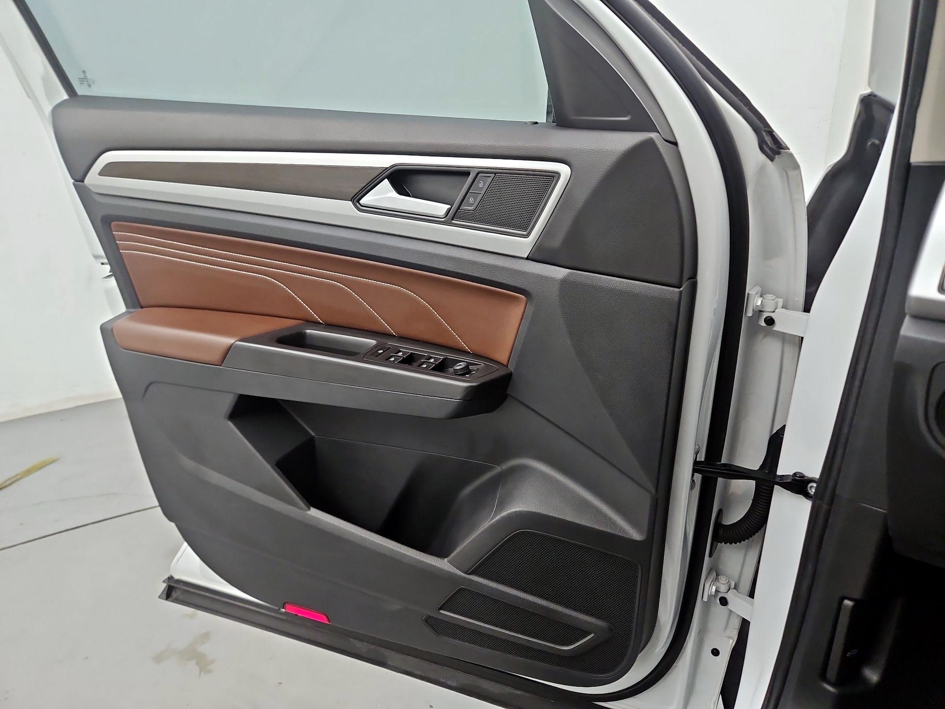 Thumbnail: 2022 Volkswagen Atlas - 10