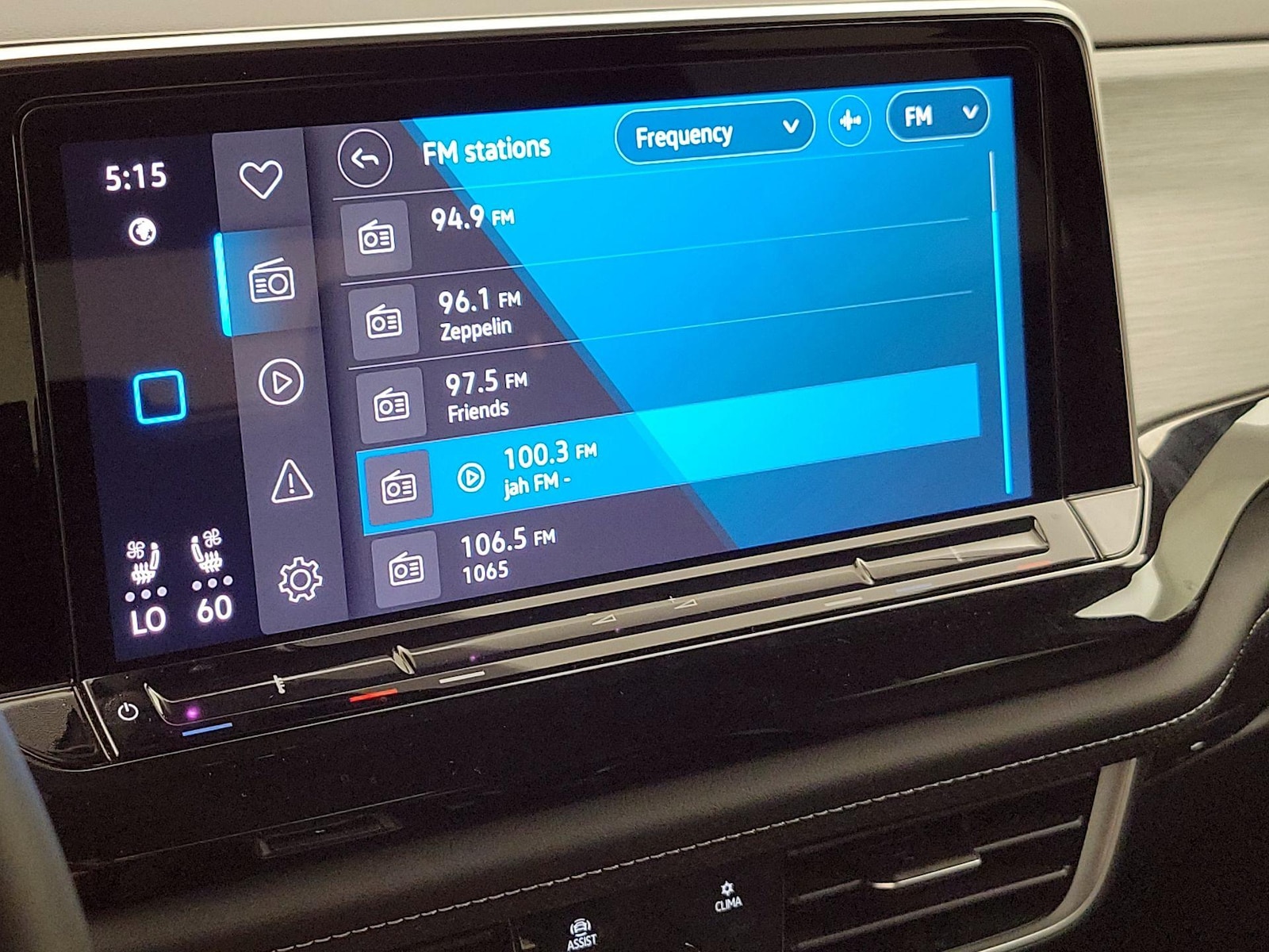 2025 Volkswagen Atlas Cross Sport SE w/Tech - Photo 16