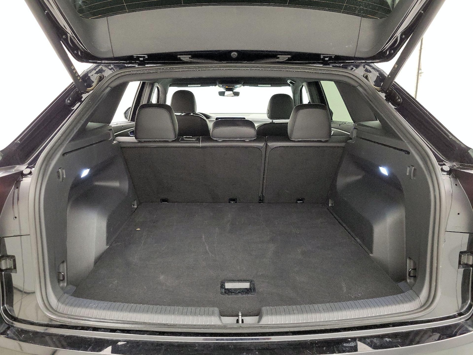 2025 Volkswagen Atlas Cross Sport SE w/Tech - Photo 21