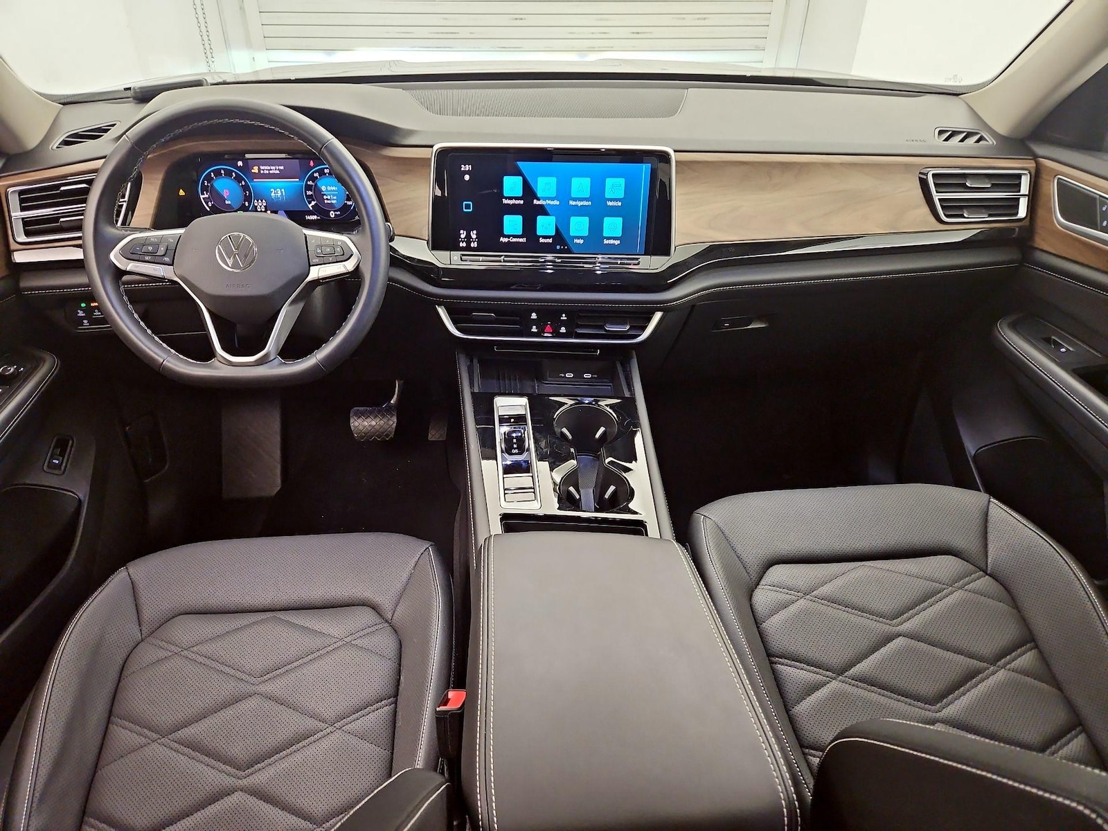 2025 Volkswagen Atlas SE w/Tech - Photo 10