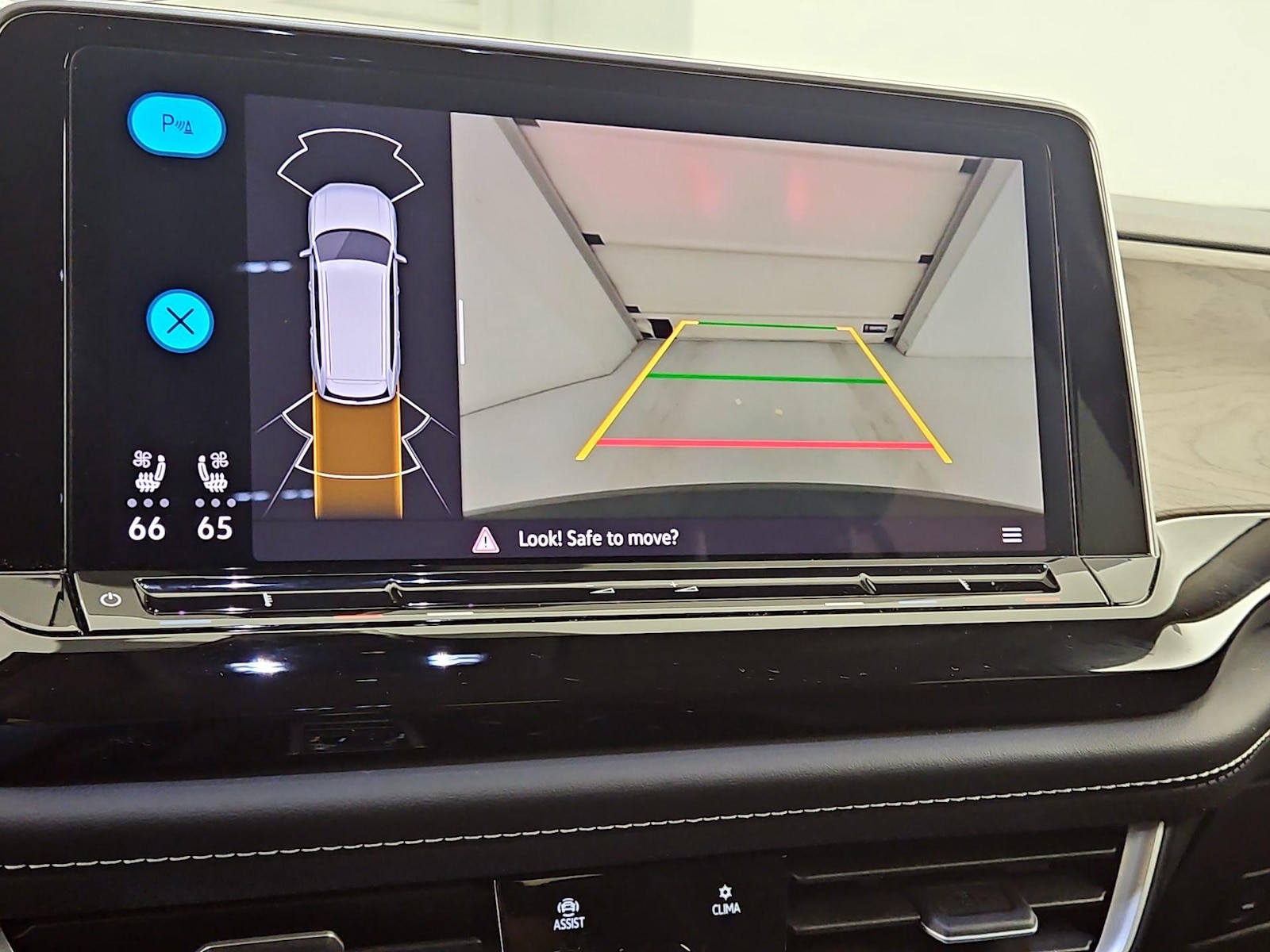 2025 Volkswagen Atlas SE w/Tech - Photo 15