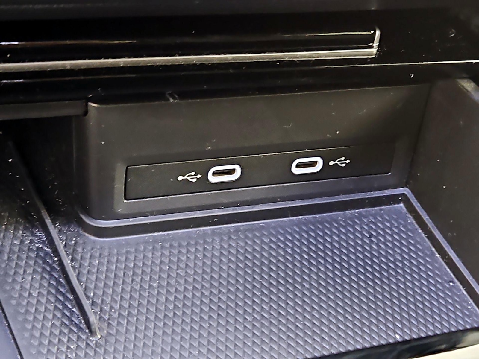 2025 Volkswagen Atlas SE w/Tech - Photo 19