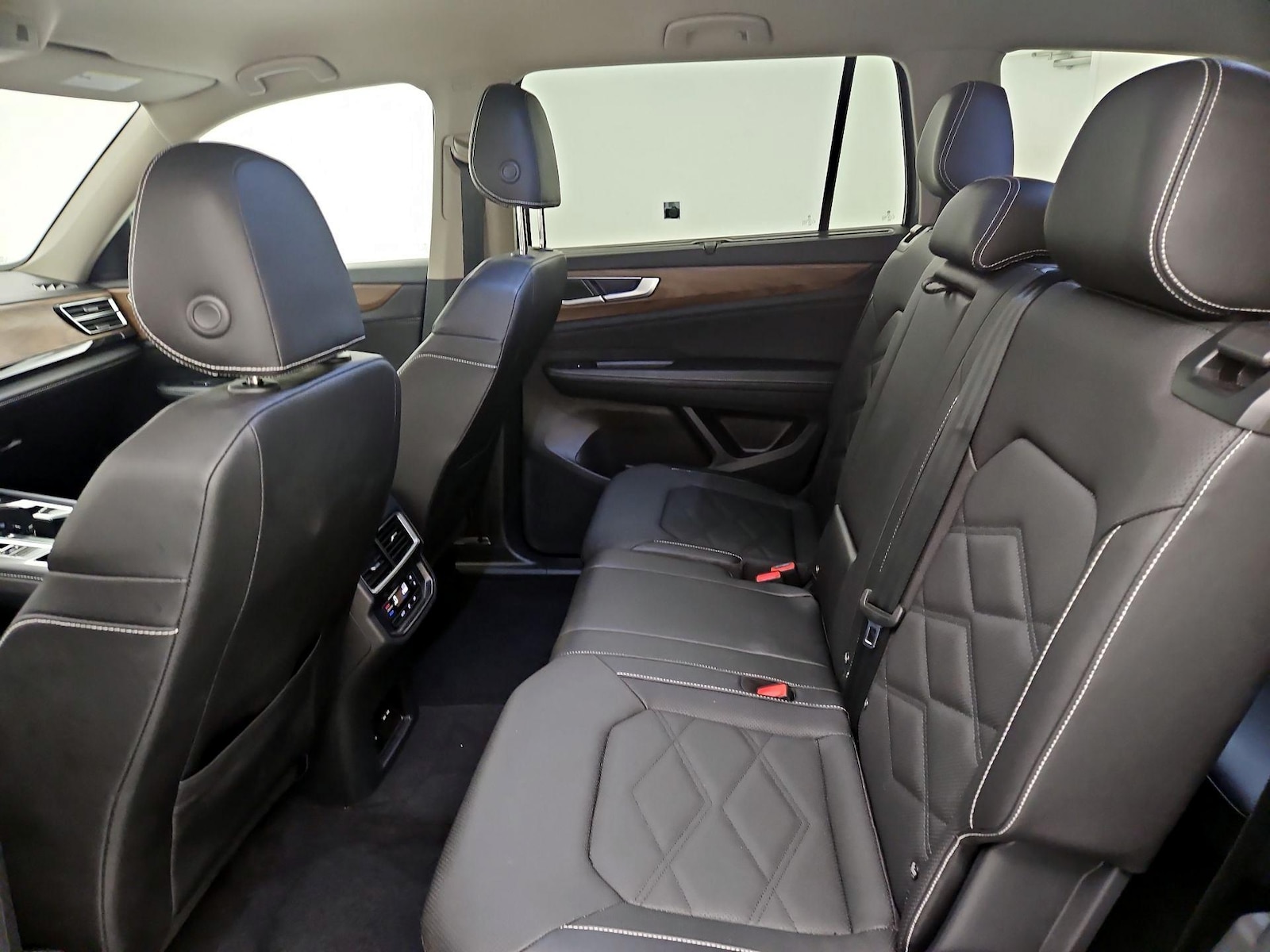 2025 Volkswagen Atlas SE w/Tech - Photo 20