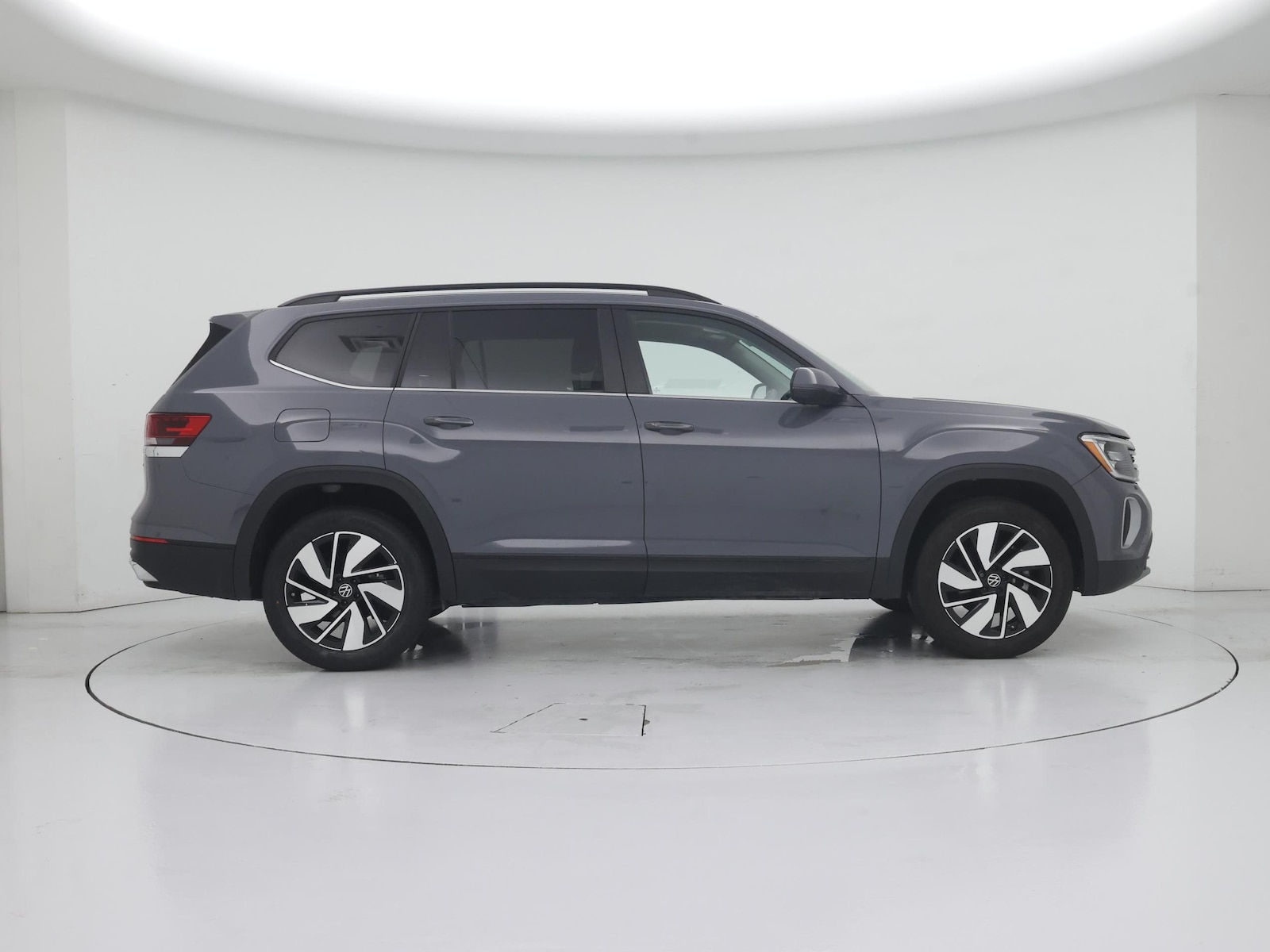 2025 Volkswagen Atlas SE w/Tech - Photo 8