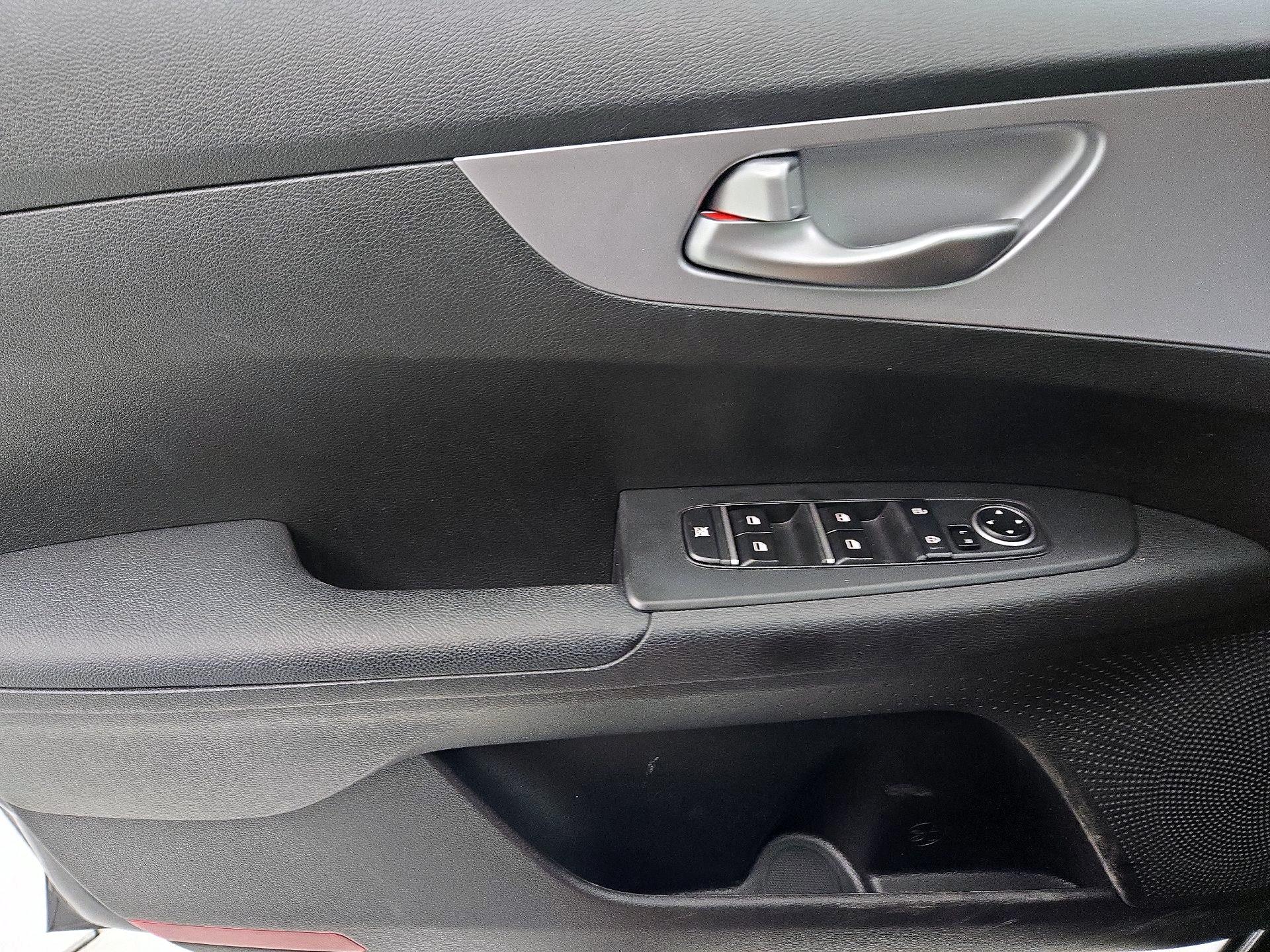 Thumbnail: 2023 Kia Forte - 12