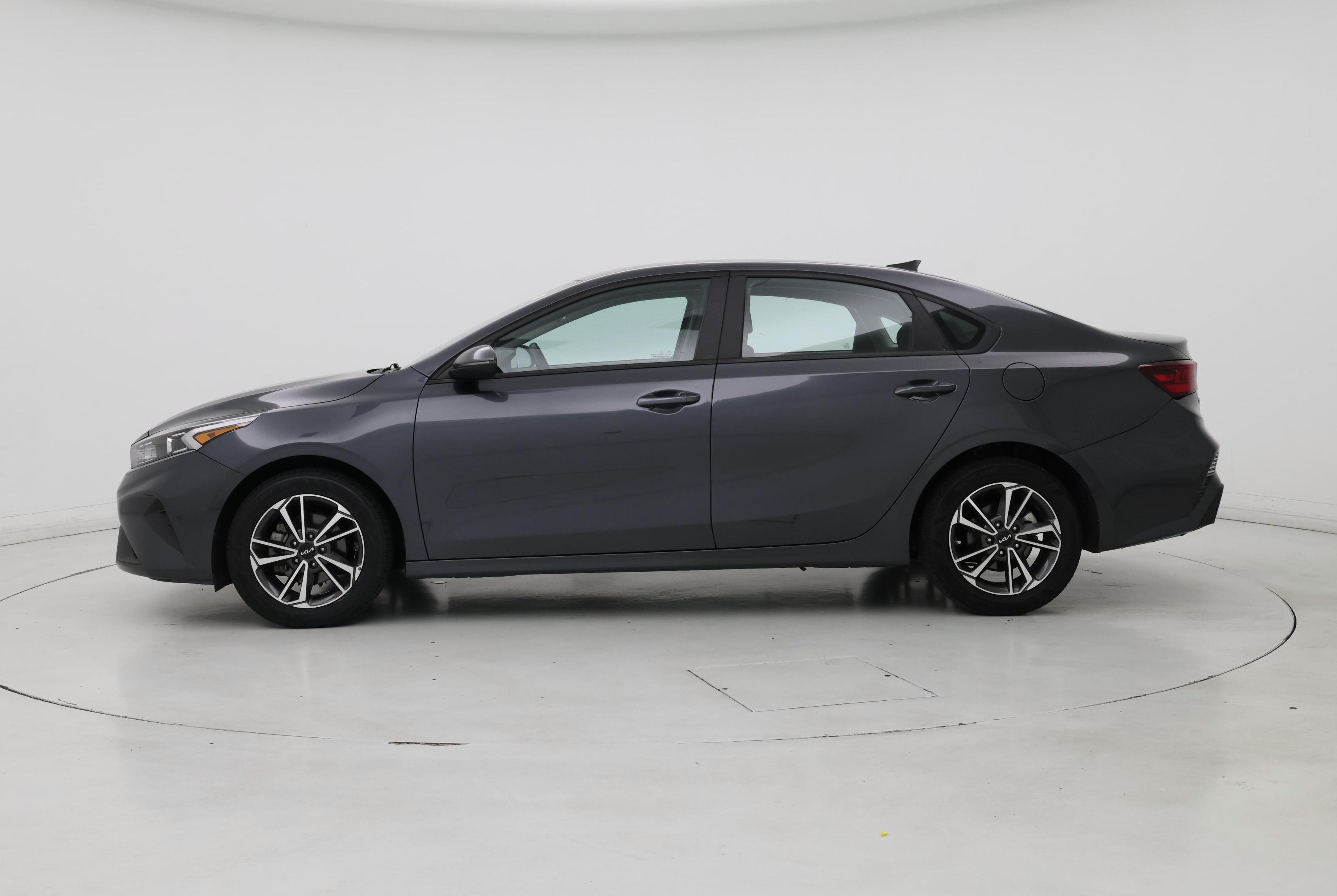 Thumbnail: 2023 Kia Forte - 3