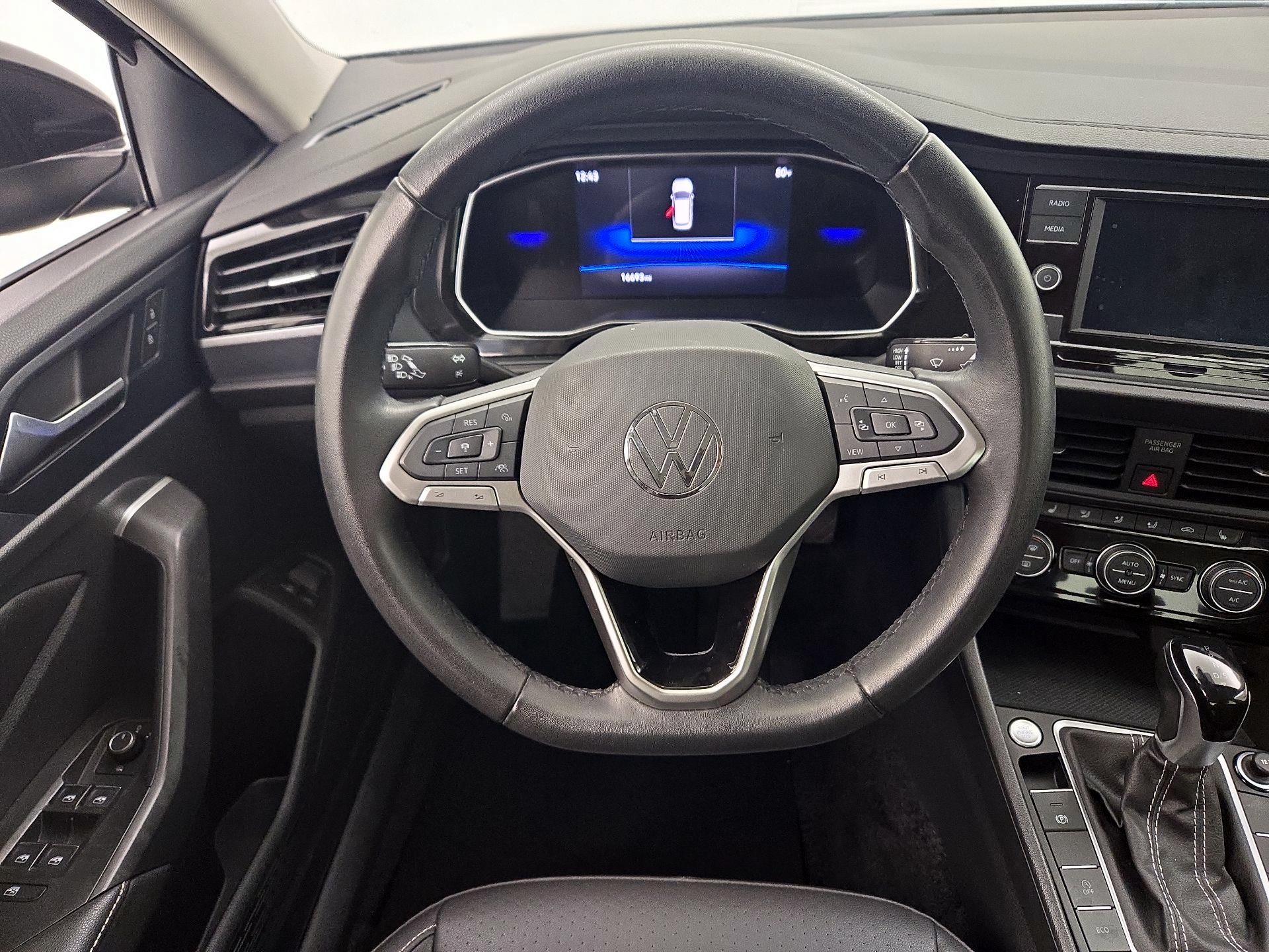 Thumbnail: 2024 Volkswagen Jetta - 10