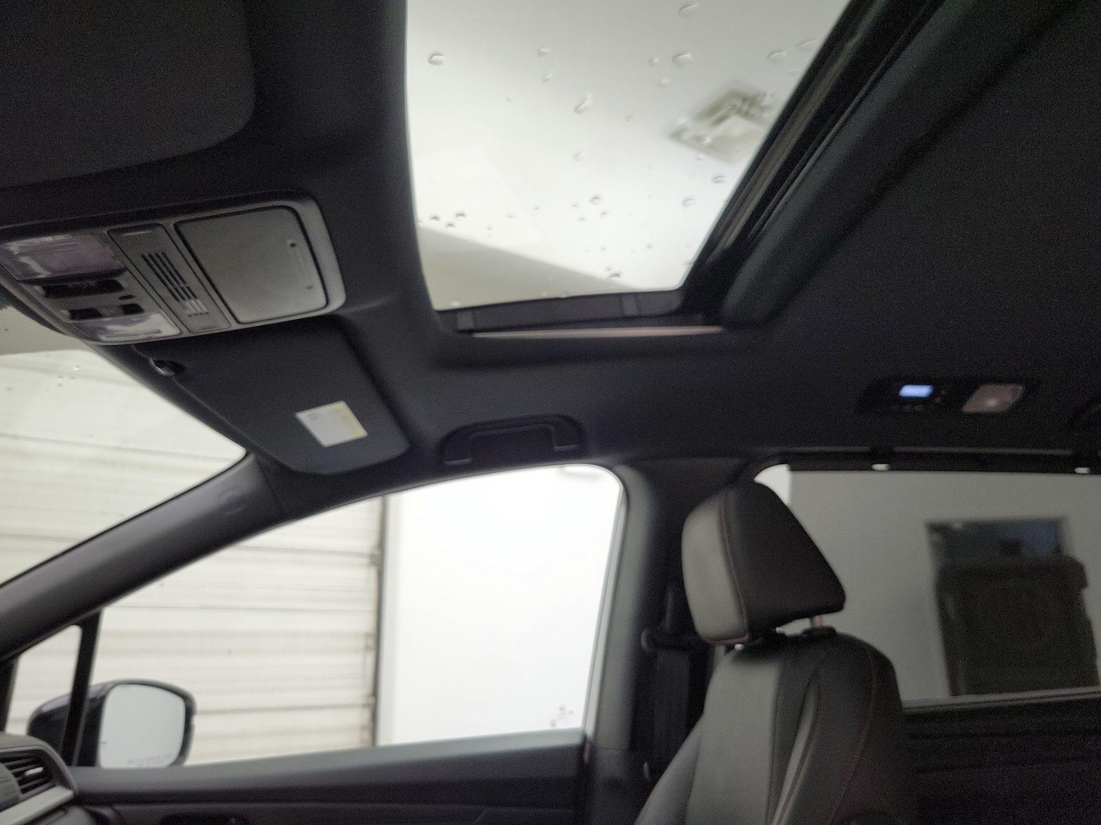 Sunroof(s) & Overhead Airbags