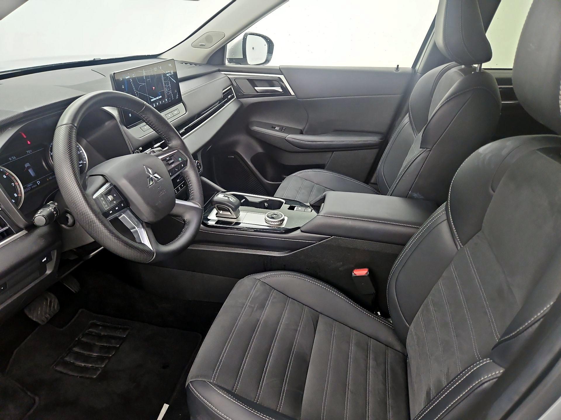 Thumbnail: 2025 Mitsubishi Outlander - 11