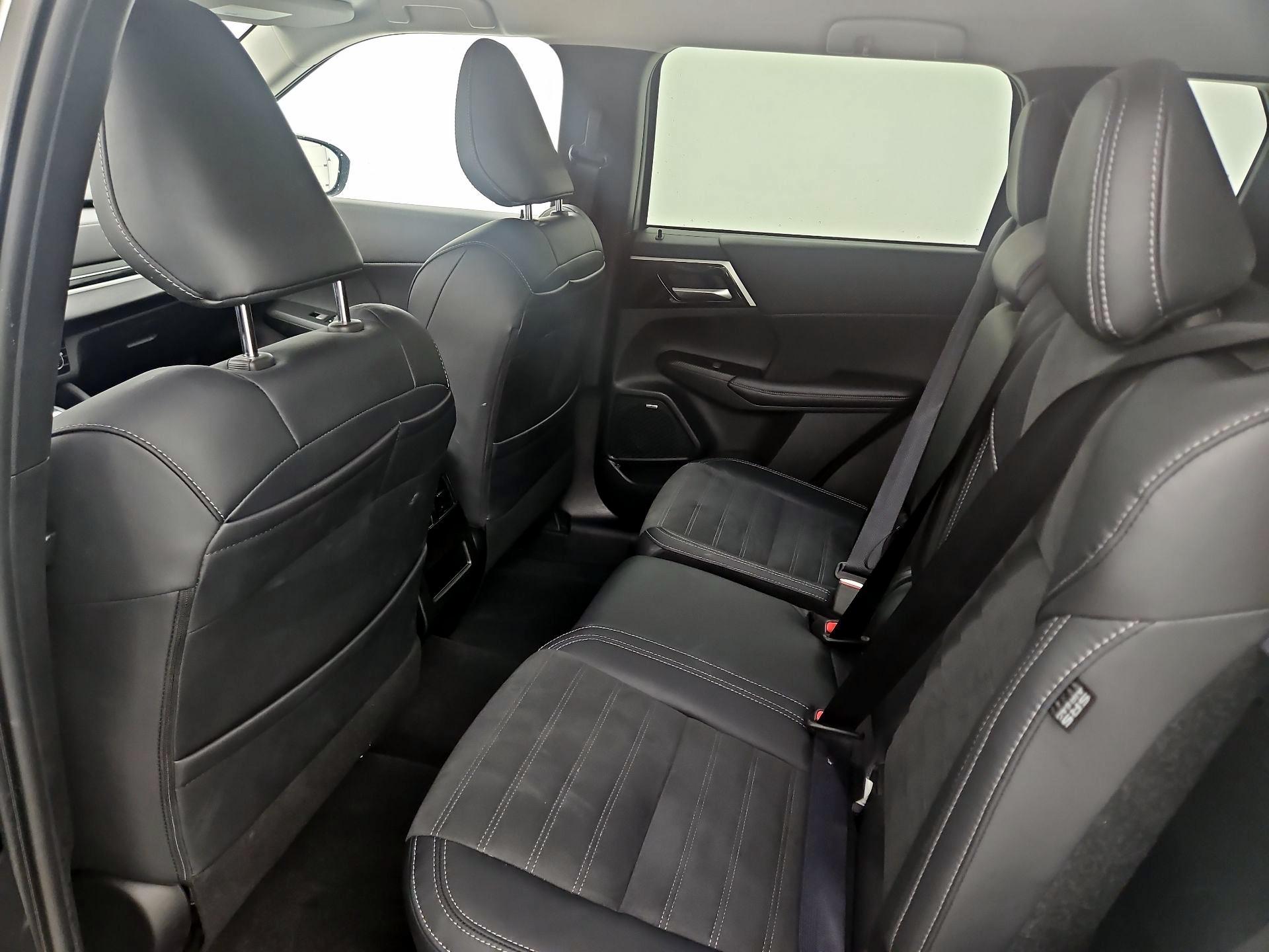 Thumbnail: 2025 Mitsubishi Outlander - 20
