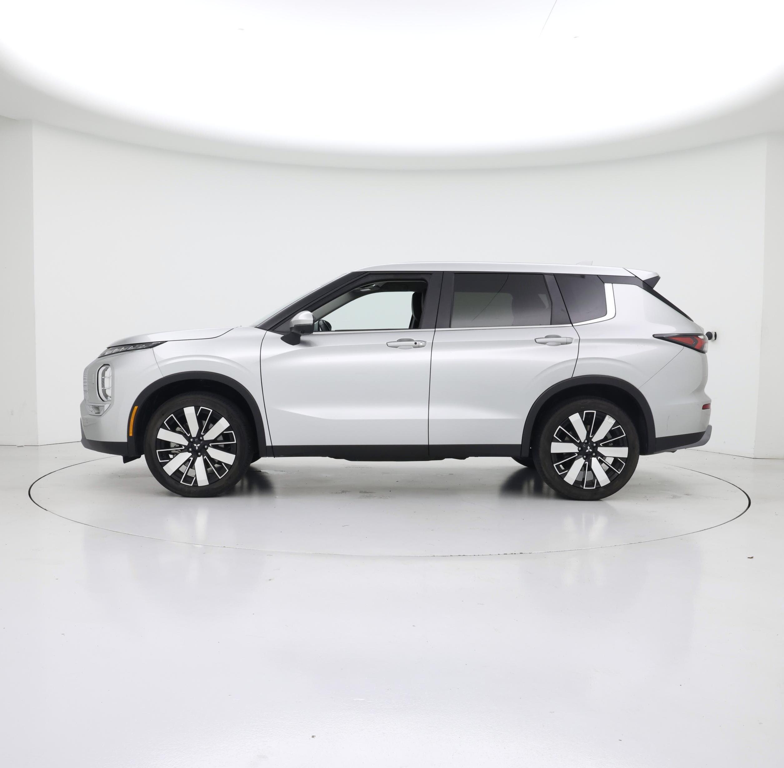 Thumbnail: 2025 Mitsubishi Outlander - 3