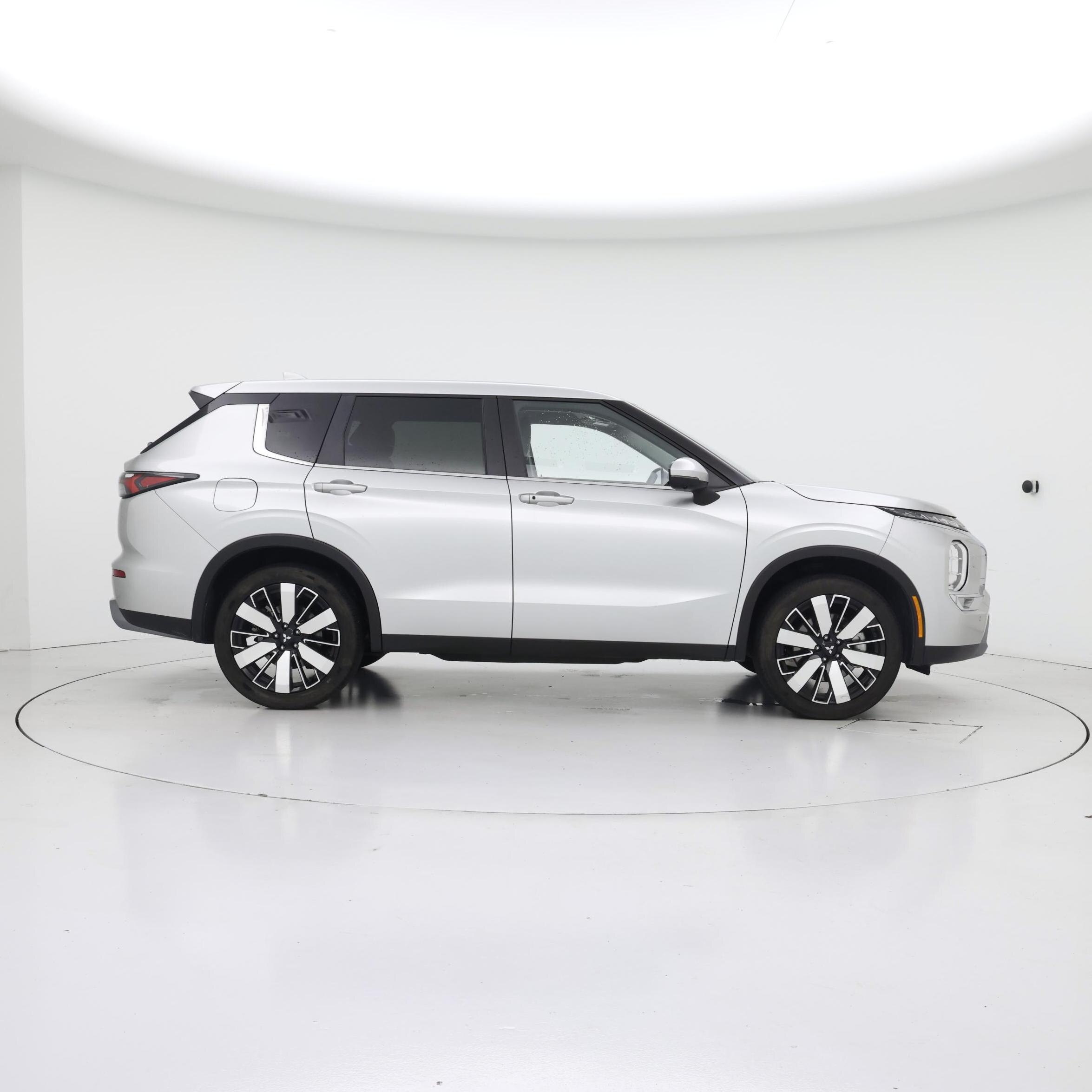 Thumbnail: 2025 Mitsubishi Outlander - 7