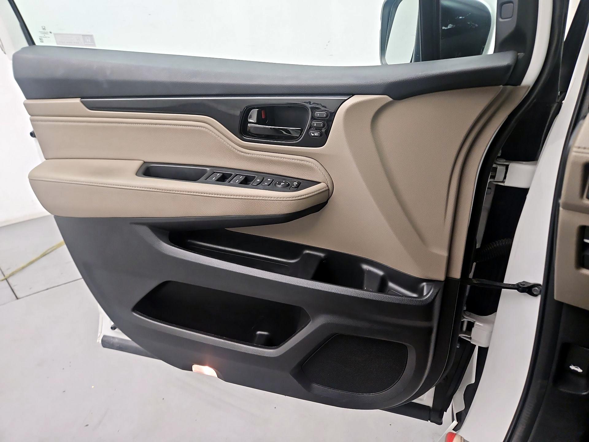 Thumbnail: 2023 Honda Odyssey - 10