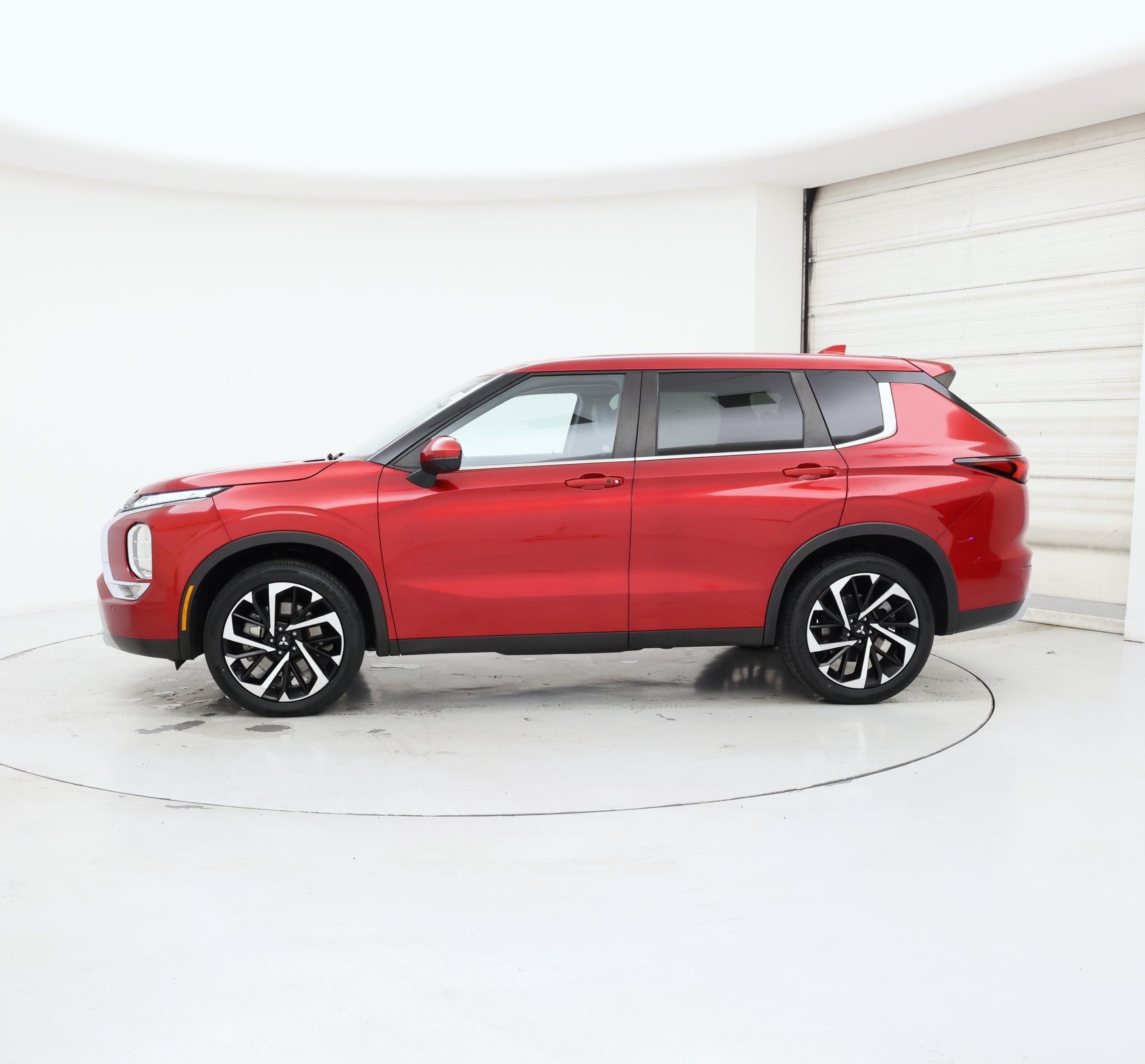 Thumbnail: 2022 Mitsubishi Outlander - 3