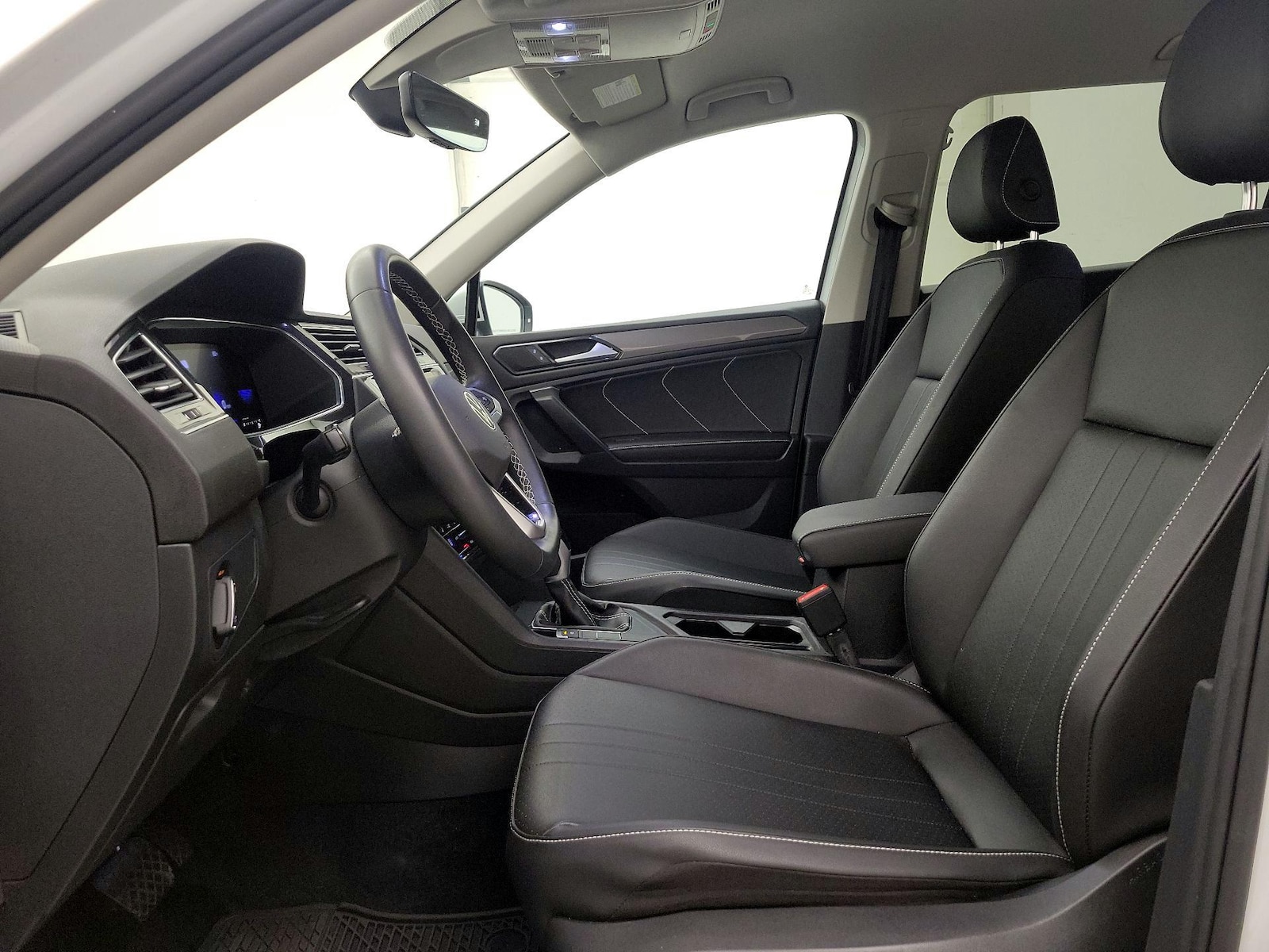 2023 Volkswagen Tiguan SE - Photo 12