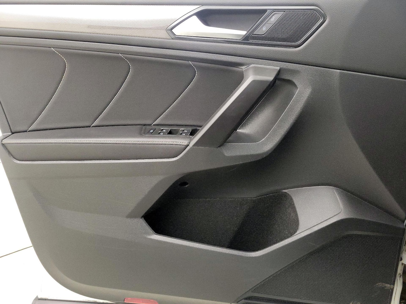 2023 Volkswagen Tiguan SE - Photo 13