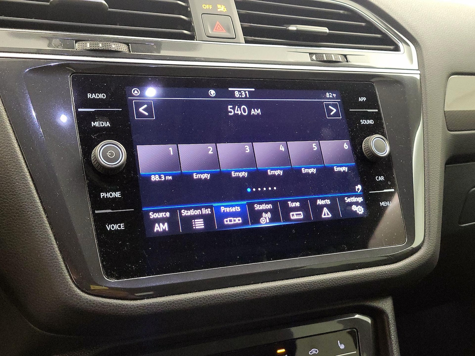2023 Volkswagen Tiguan SE - Photo 16