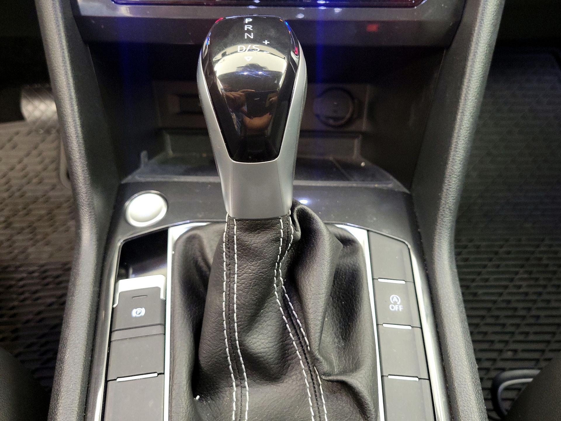 Thumbnail: 2023 Volkswagen Tiguan - 17