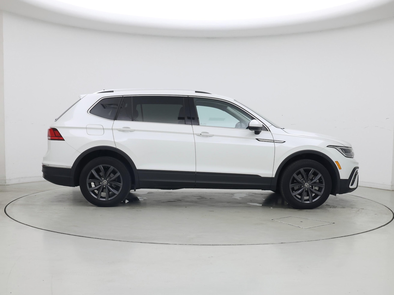2023 Volkswagen Tiguan SE - Photo 8
