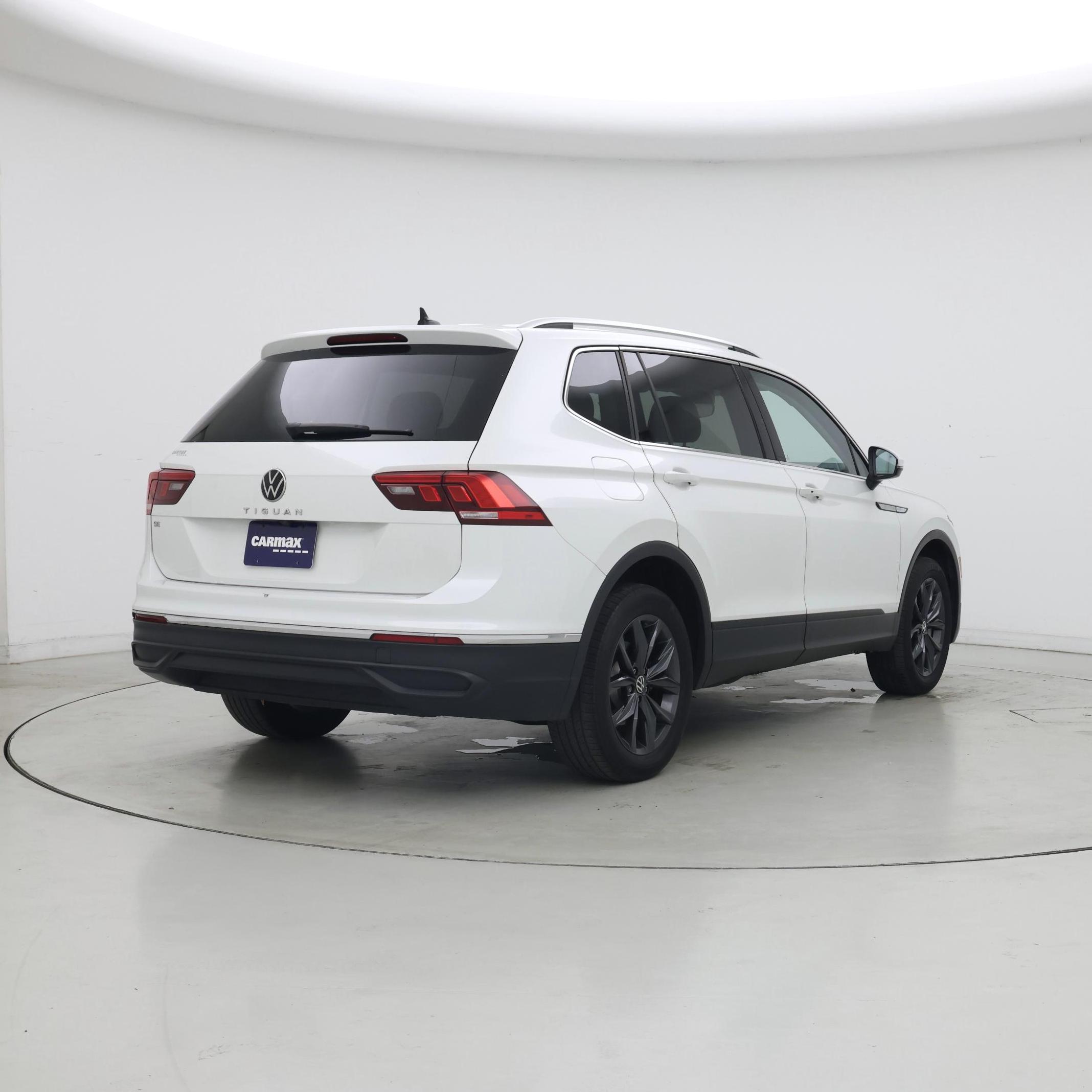 Thumbnail: 2023 Volkswagen Tiguan - 8