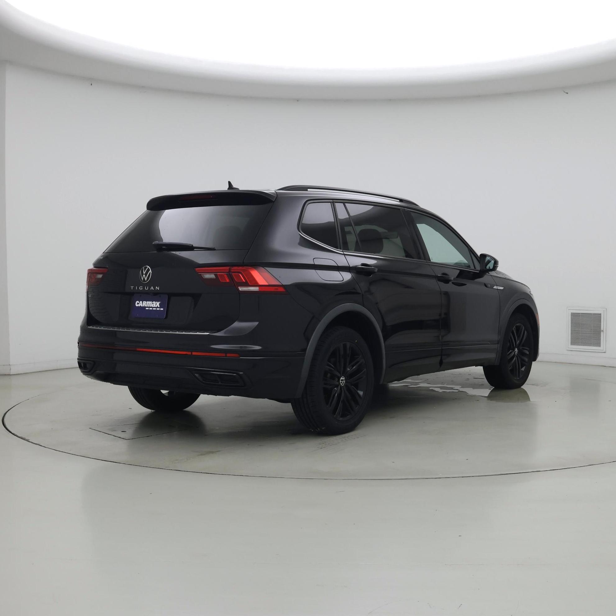 Thumbnail: 2022 Volkswagen Tiguan - 8