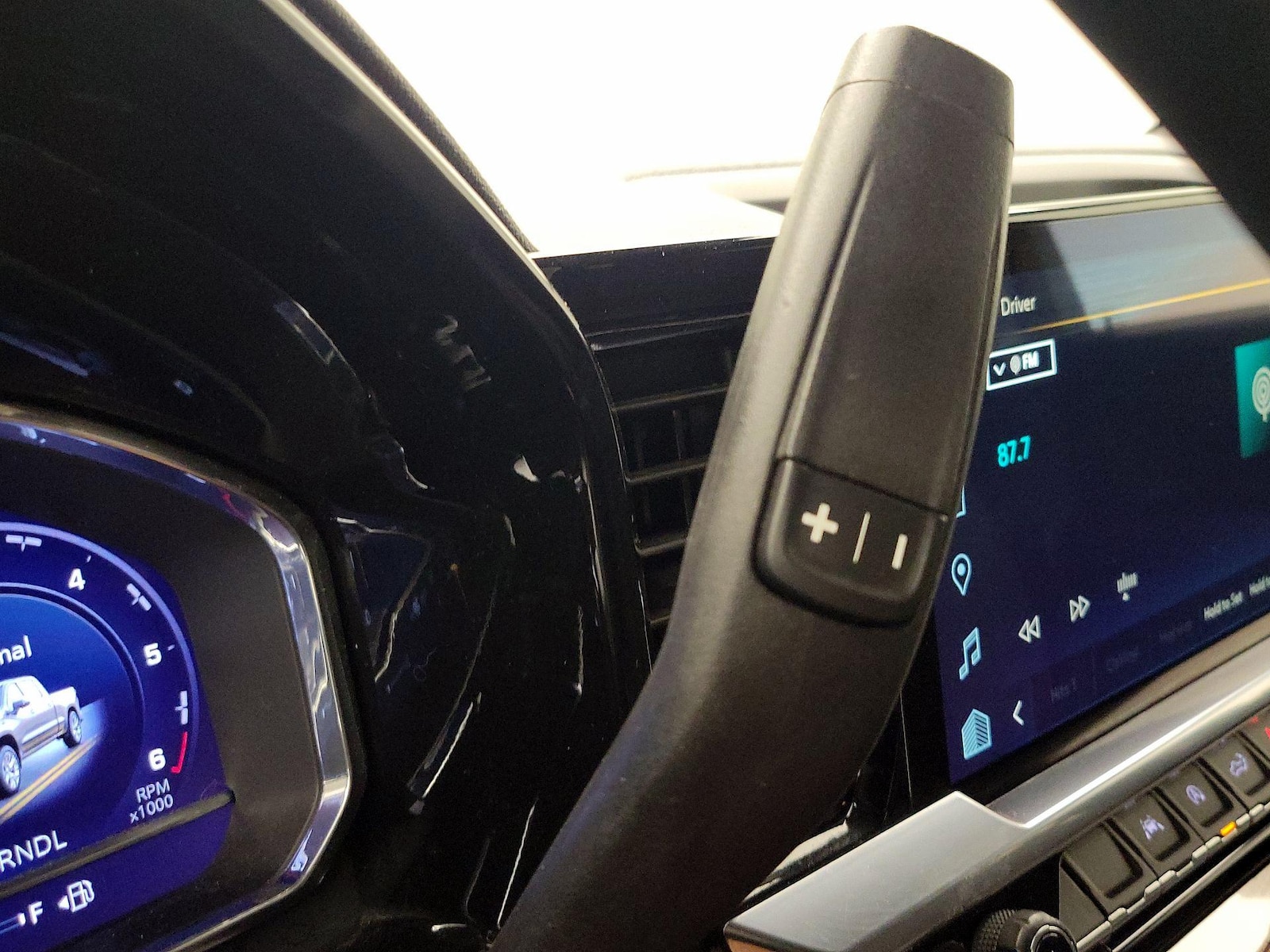 2023 Chevrolet Silverado 1500 LT - Photo 18