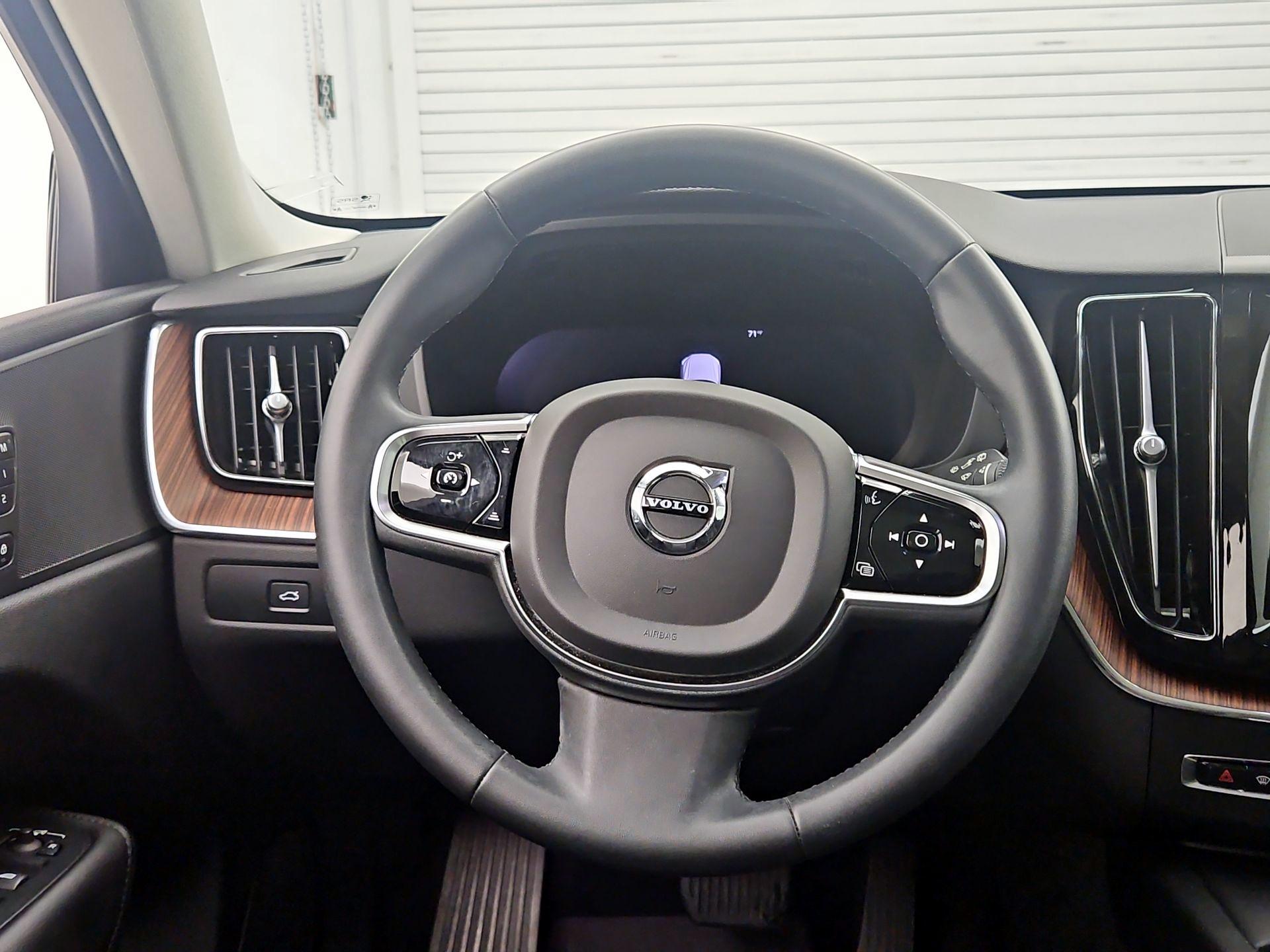 Thumbnail: 2024 Volvo XC60 - 10