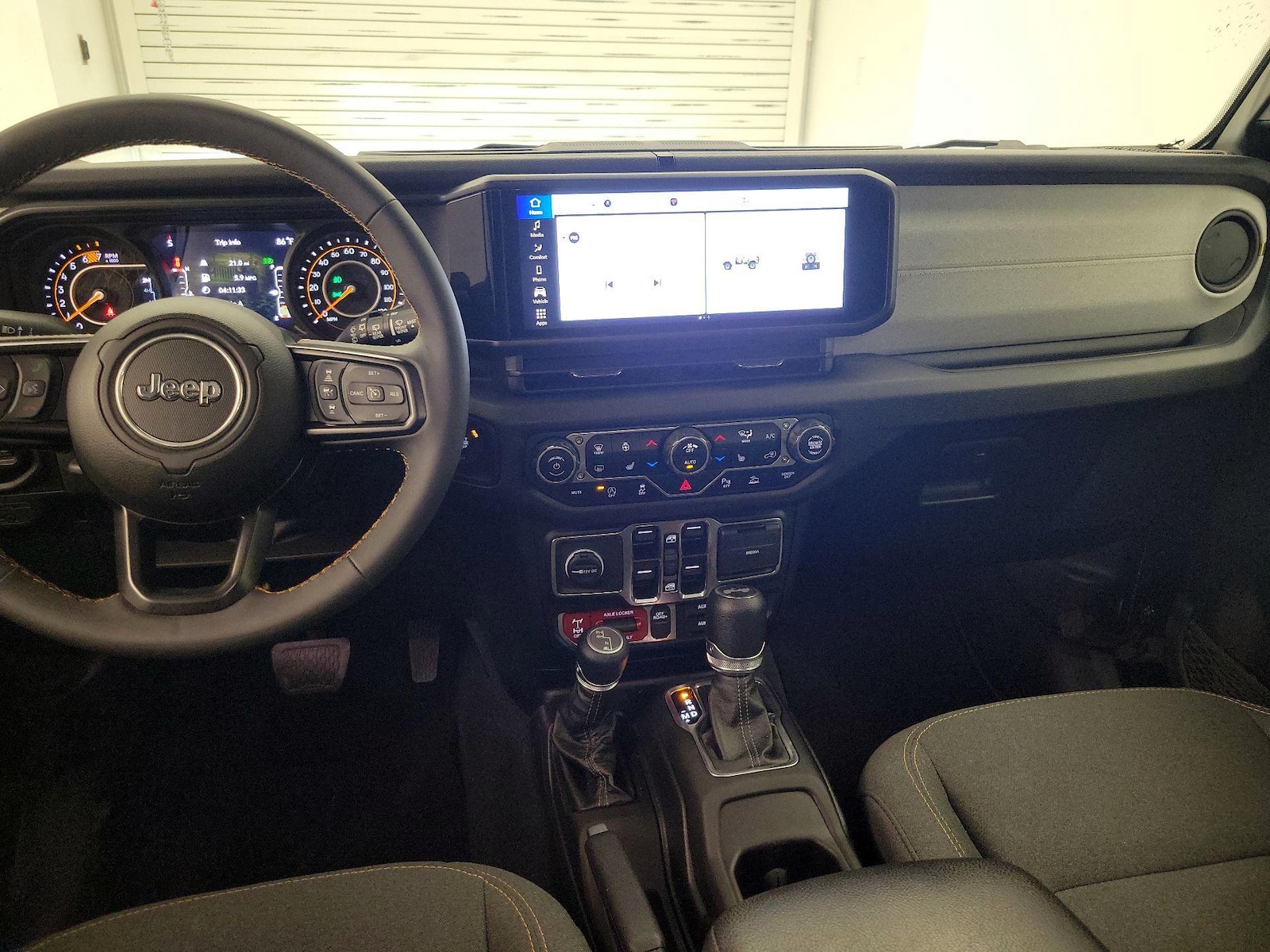 Apple CarPlay® & Android Auto™