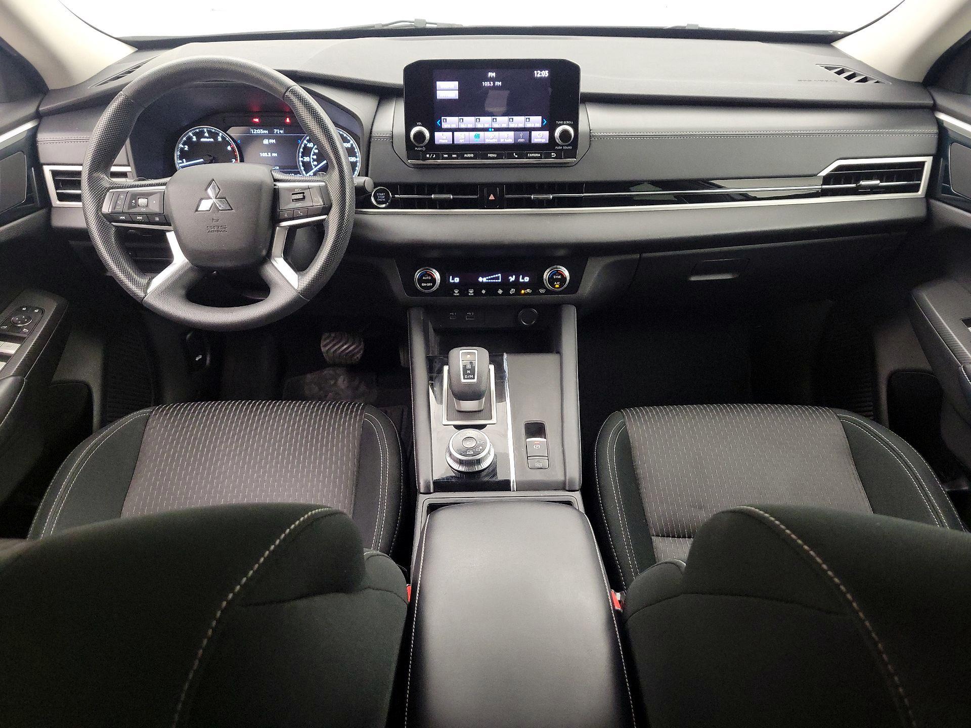 Thumbnail: 2022 Mitsubishi Outlander - 9