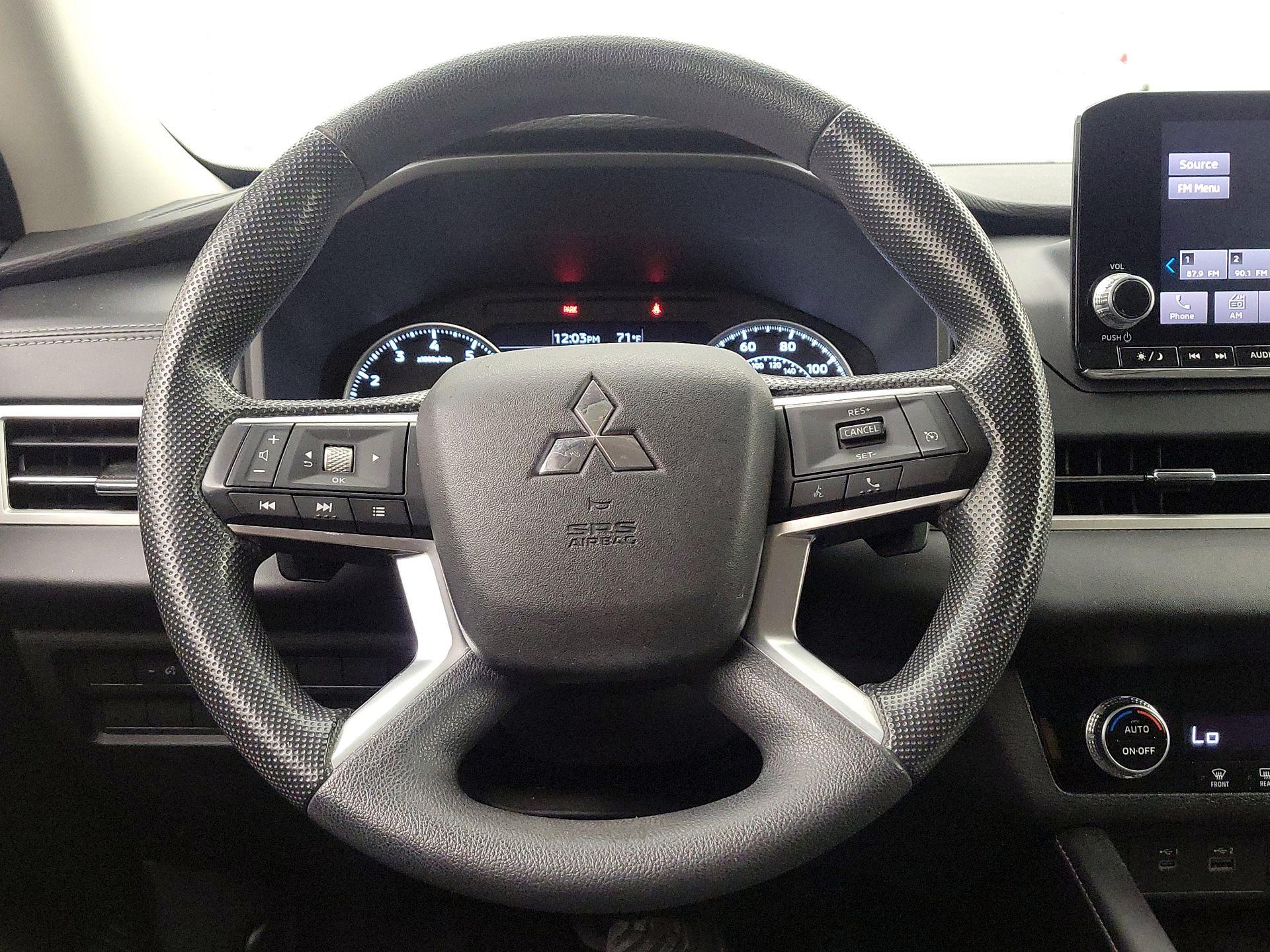Thumbnail: 2022 Mitsubishi Outlander - 10