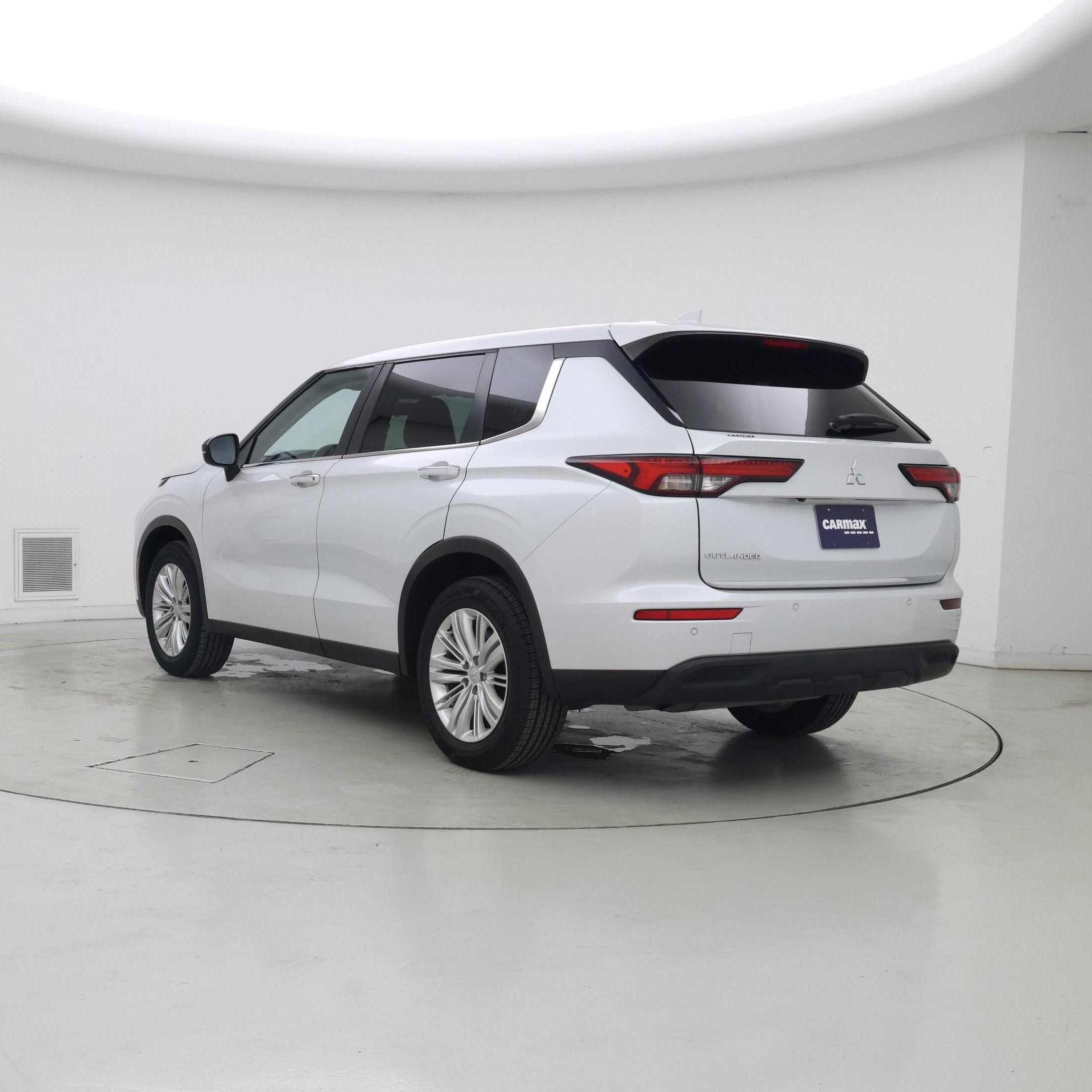 Thumbnail: 2022 Mitsubishi Outlander - 2