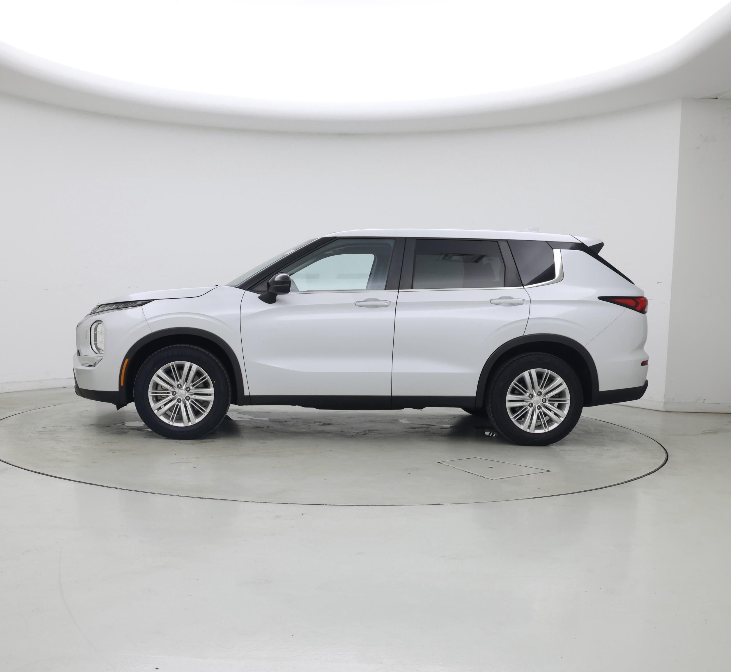 Thumbnail: 2022 Mitsubishi Outlander - 3