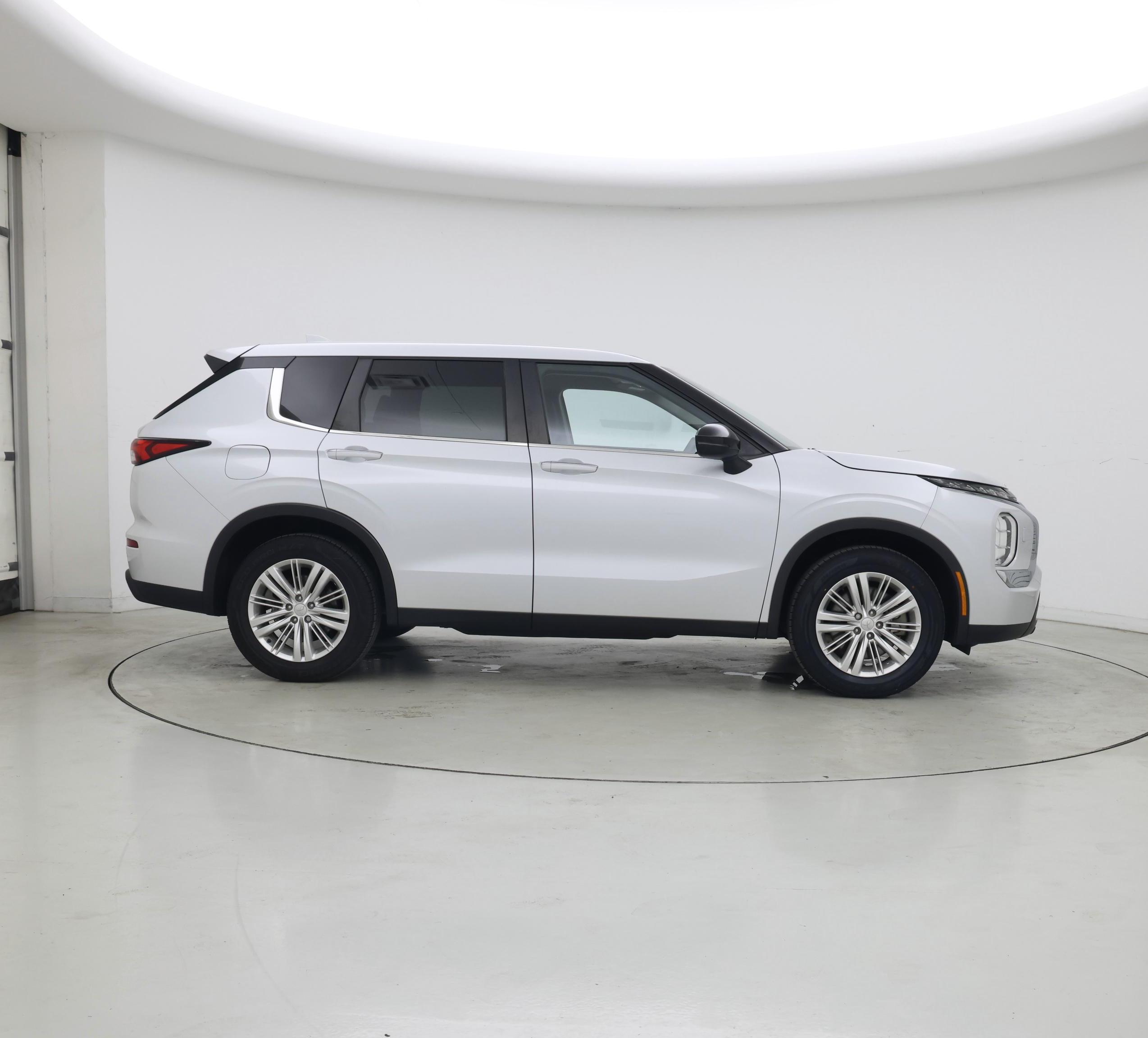Thumbnail: 2022 Mitsubishi Outlander - 7