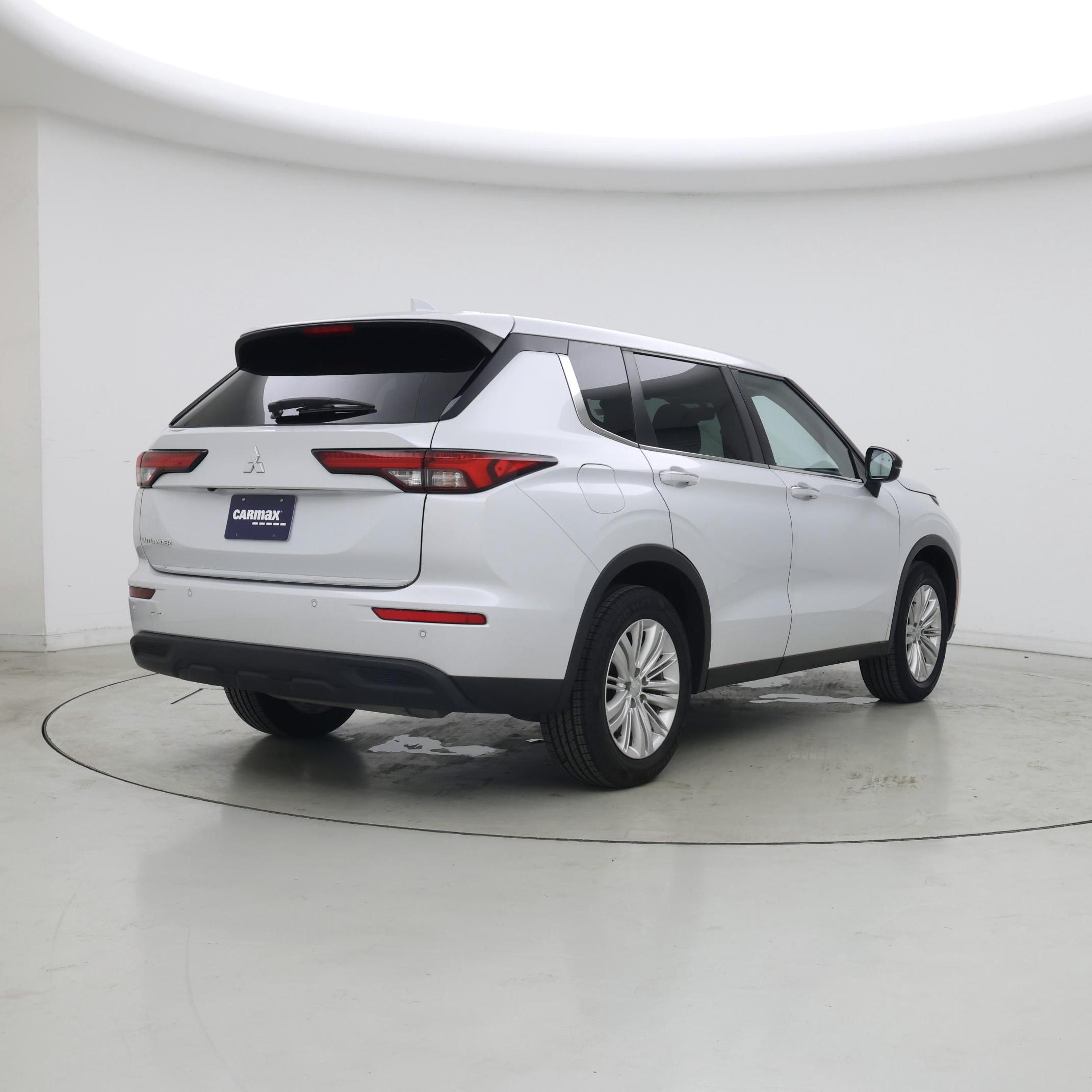 Thumbnail: 2022 Mitsubishi Outlander - 8