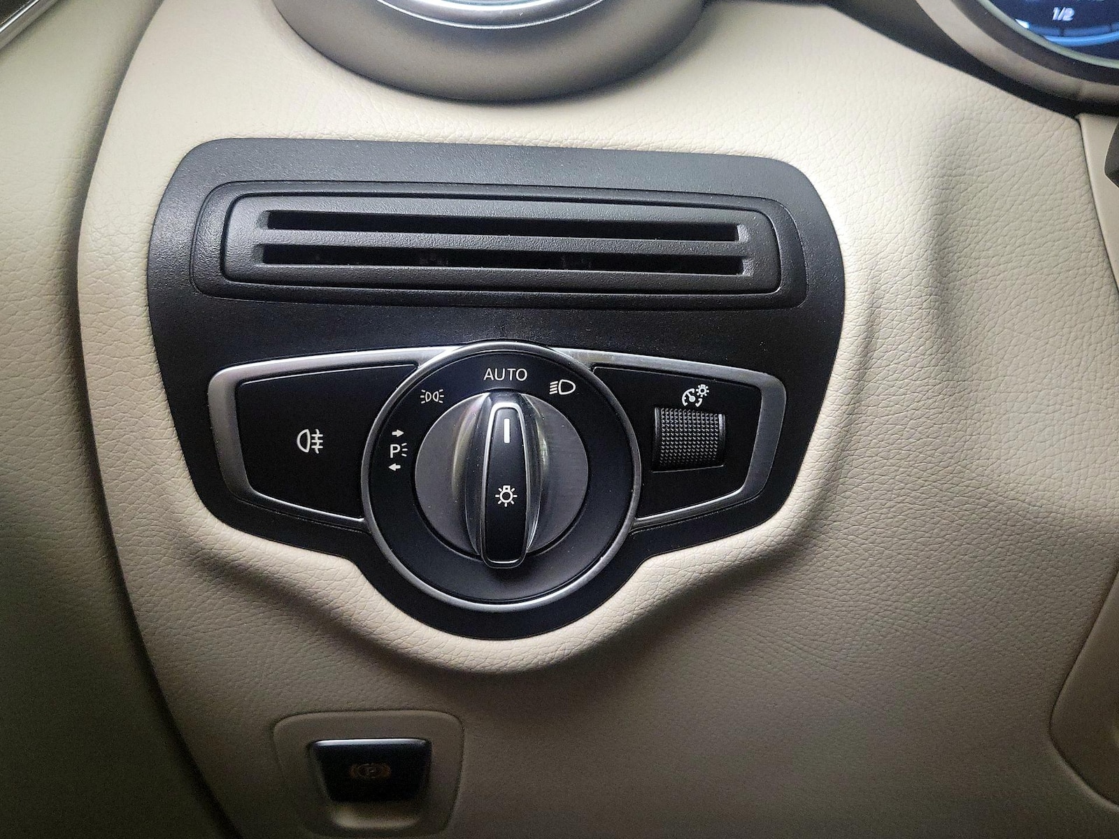 2022 Mercedes-Benz GLC GLC300 - Photo 14
