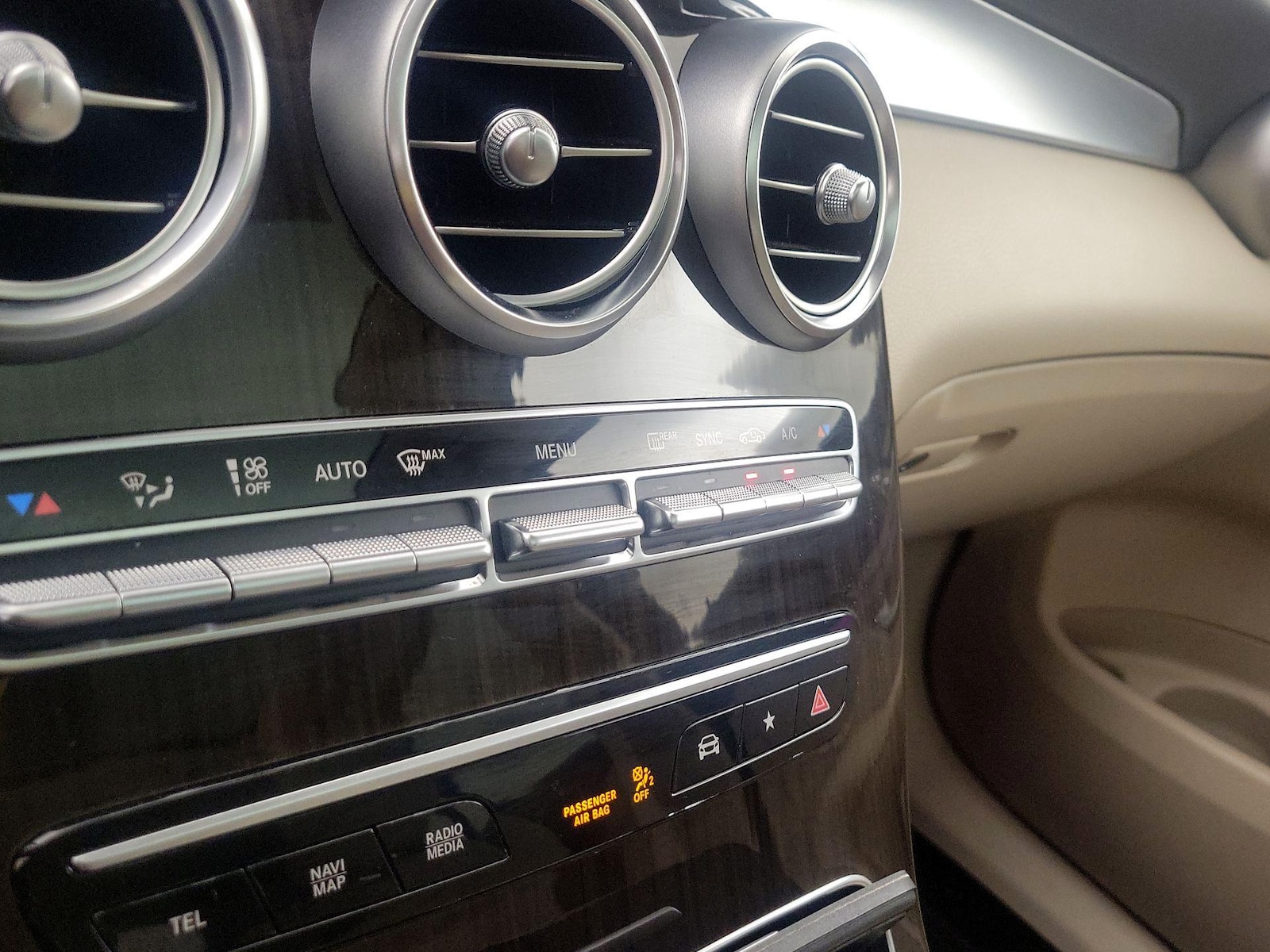 2022 Mercedes-Benz GLC GLC300 - Photo 17