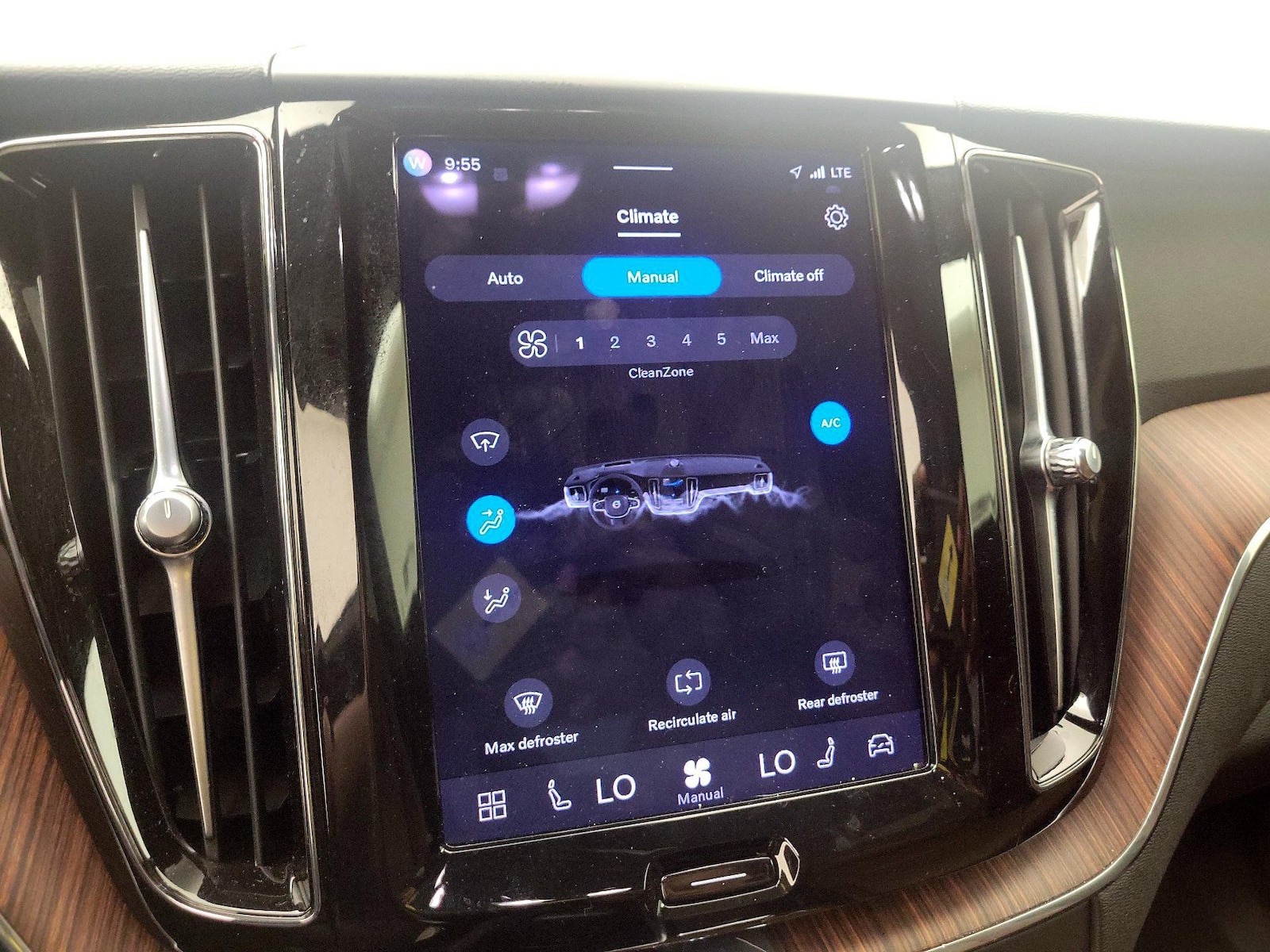 2023 Volvo XC60 Plus - Photo 18