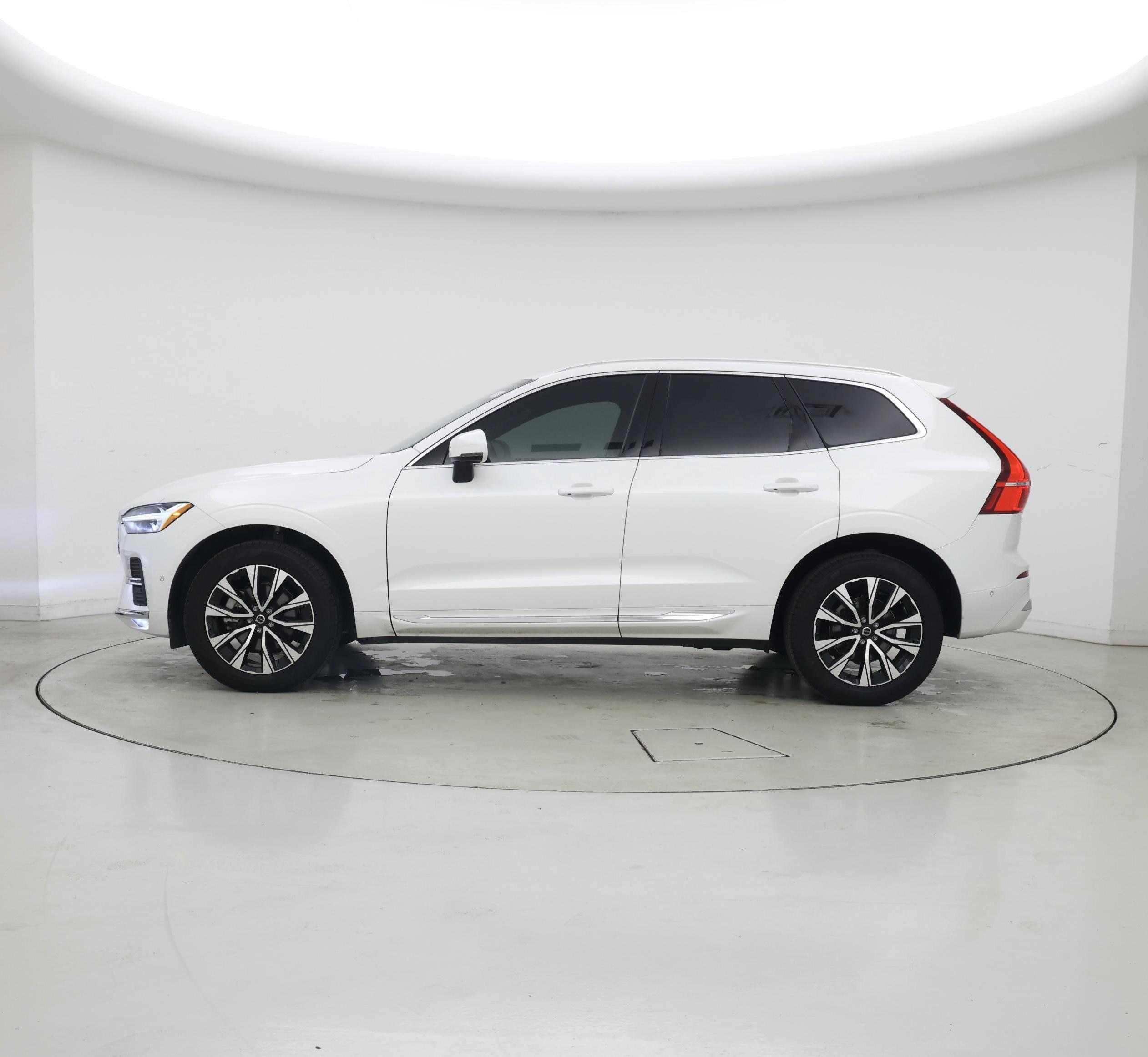 Thumbnail: 2023 Volvo XC60 - 3